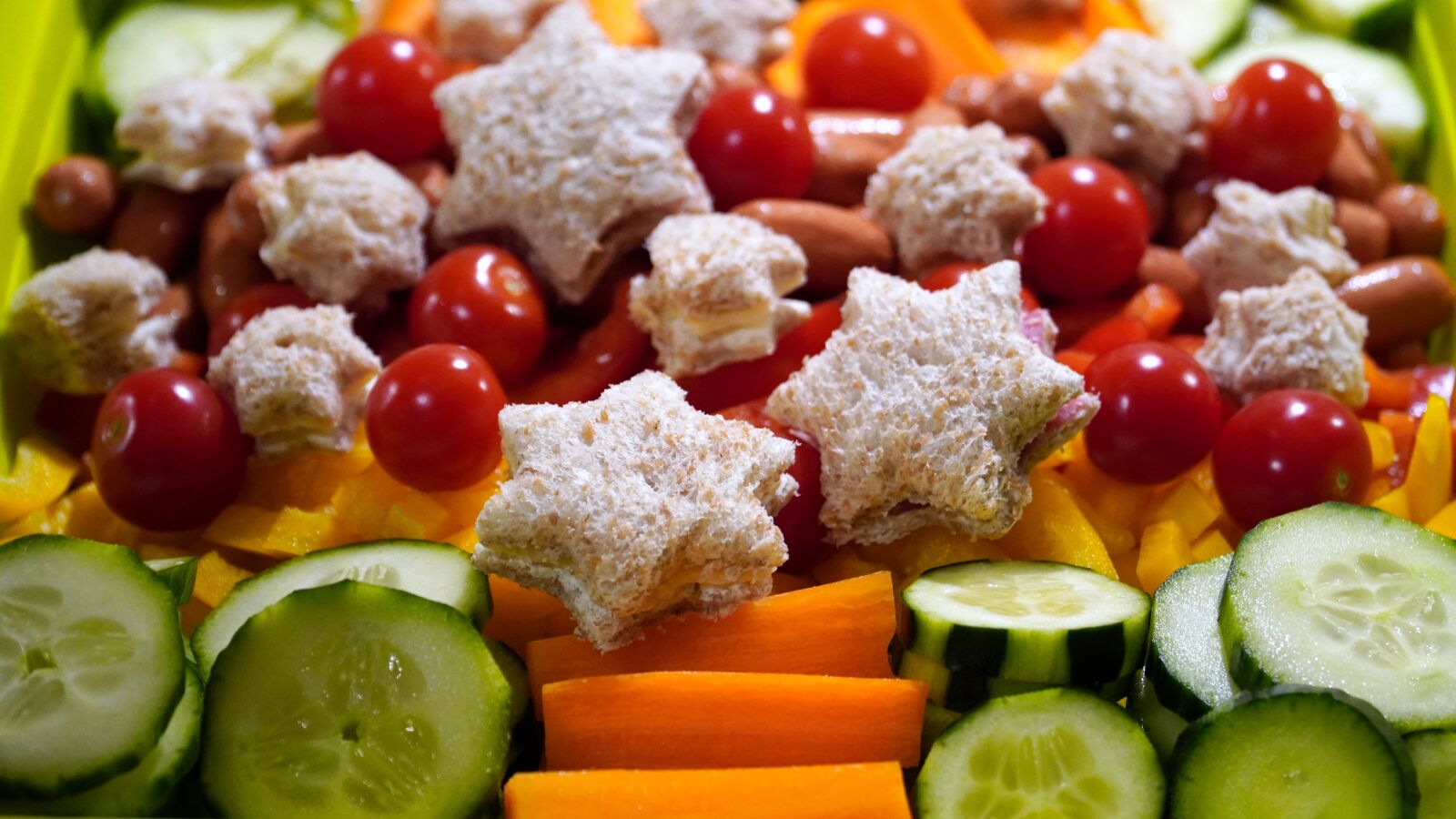 Sony E PZ 18-105mm F4 G OSS sample photo. Bread, star, vegetables photography
