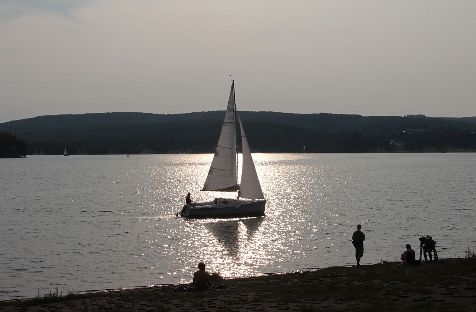 Canon EOS 700D (EOS Rebel T5i / EOS Kiss X7i) sample photo. Lake, water, boat photography