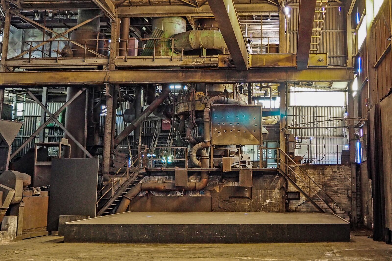 Olympus OM-D E-M10 sample photo. Hall, factory building, old photography