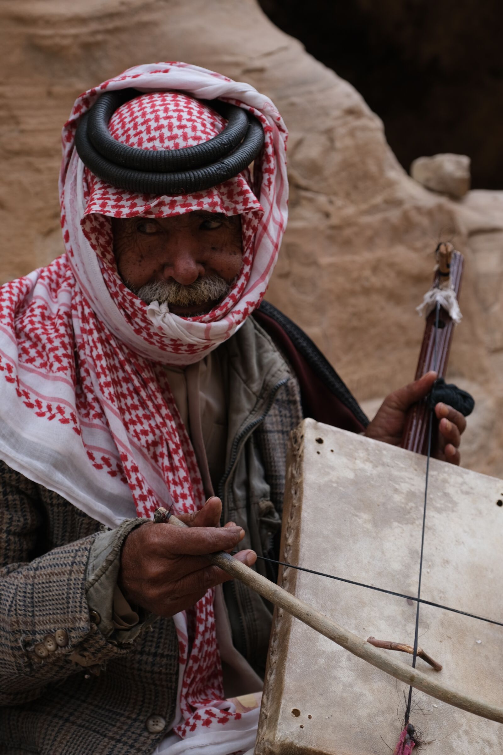 Fujifilm X-T3 + Fujifilm XF 16-55mm F2.8 R LM WR sample photo. Bedouin, rebab, violin photography