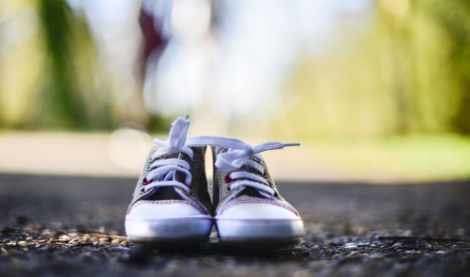 Nikon D750 sample photo. Baby shoes, outdoor, spring photography