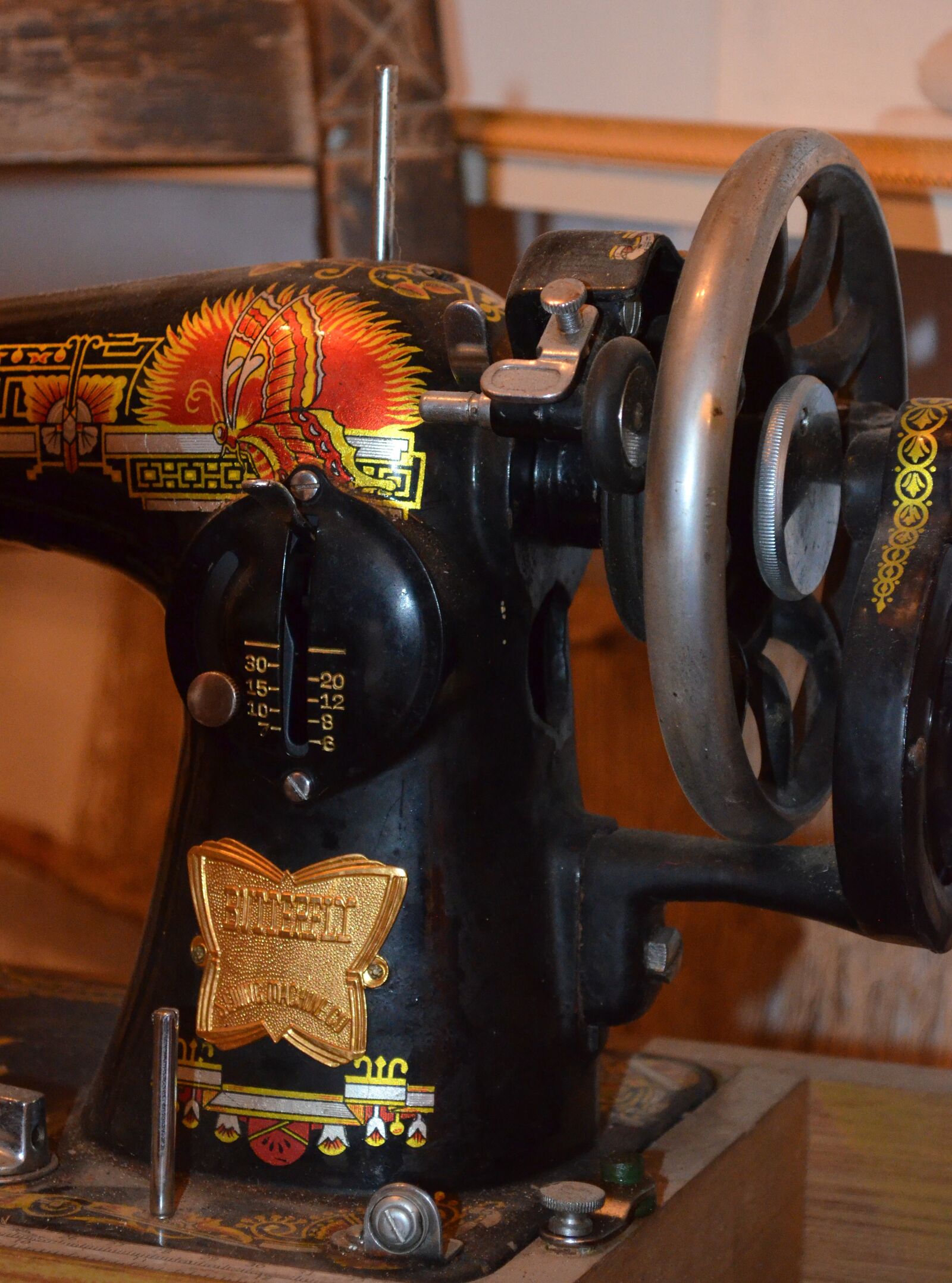 Nikon D5100 sample photo. Sewing machine, old sewing photography