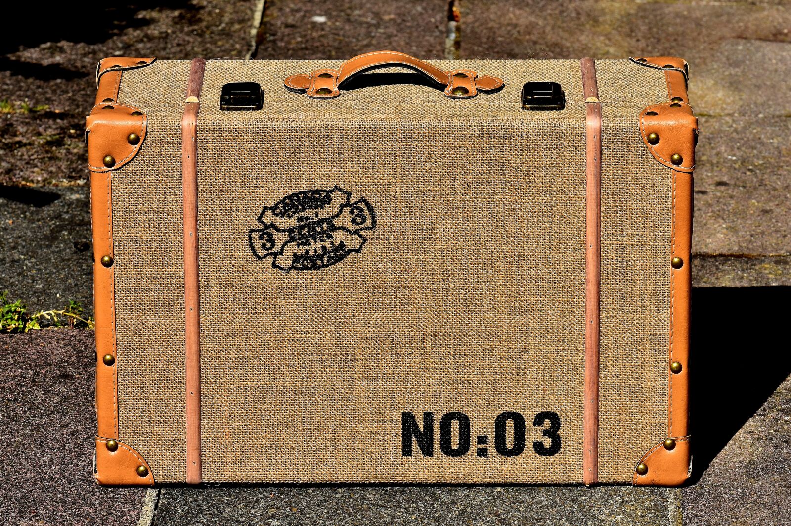 Nikon D7200 sample photo. Luggage, vacations, go away photography