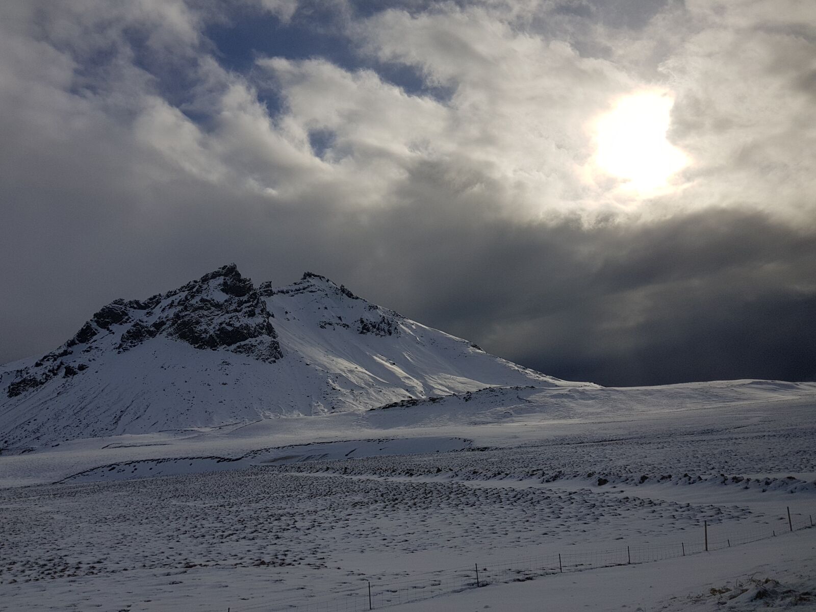 Samsung Galaxy S8 sample photo. Sun, clouds, mountain photography