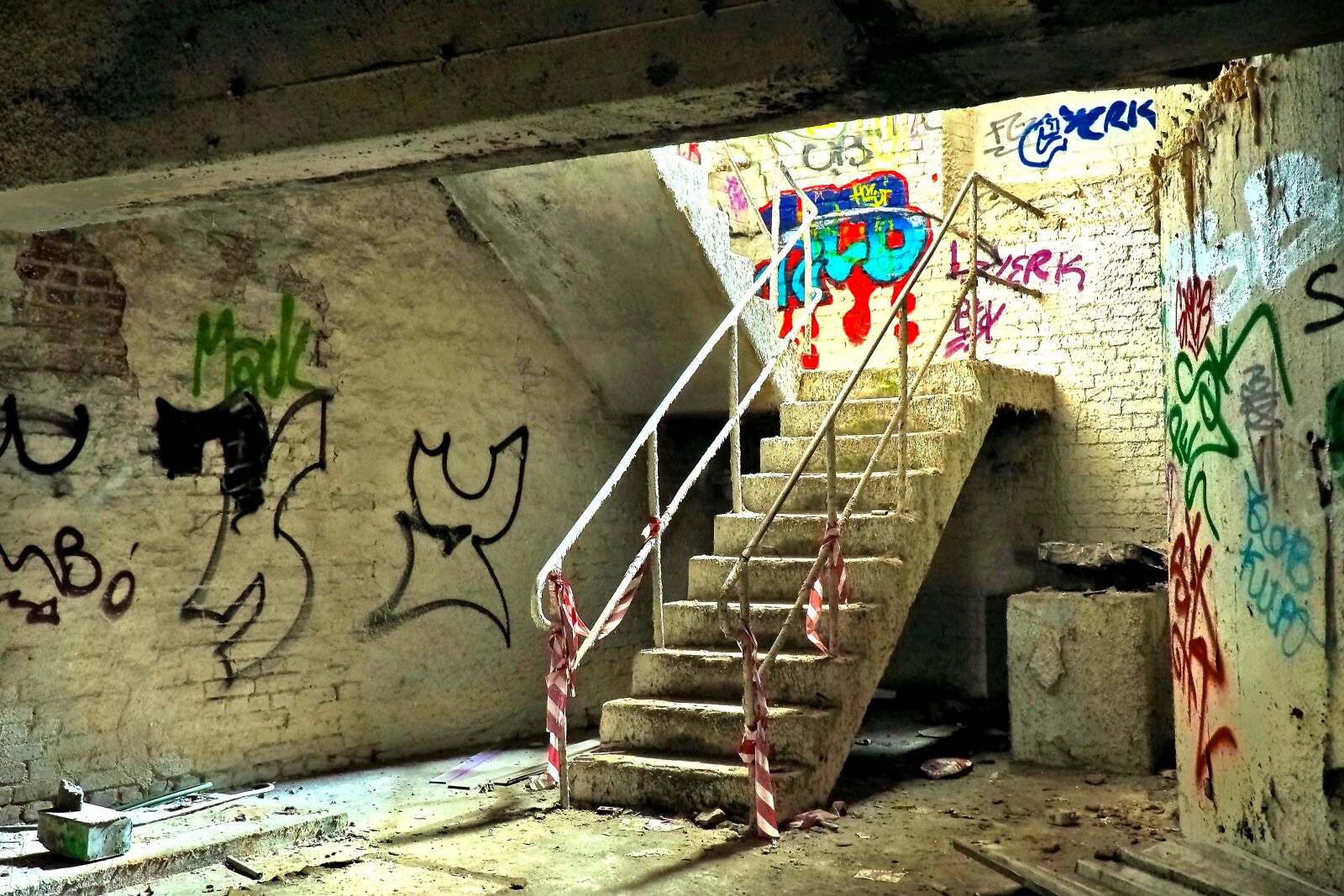 Olympus OM-D E-M10 sample photo. Lost places, rooms, abandoned photography