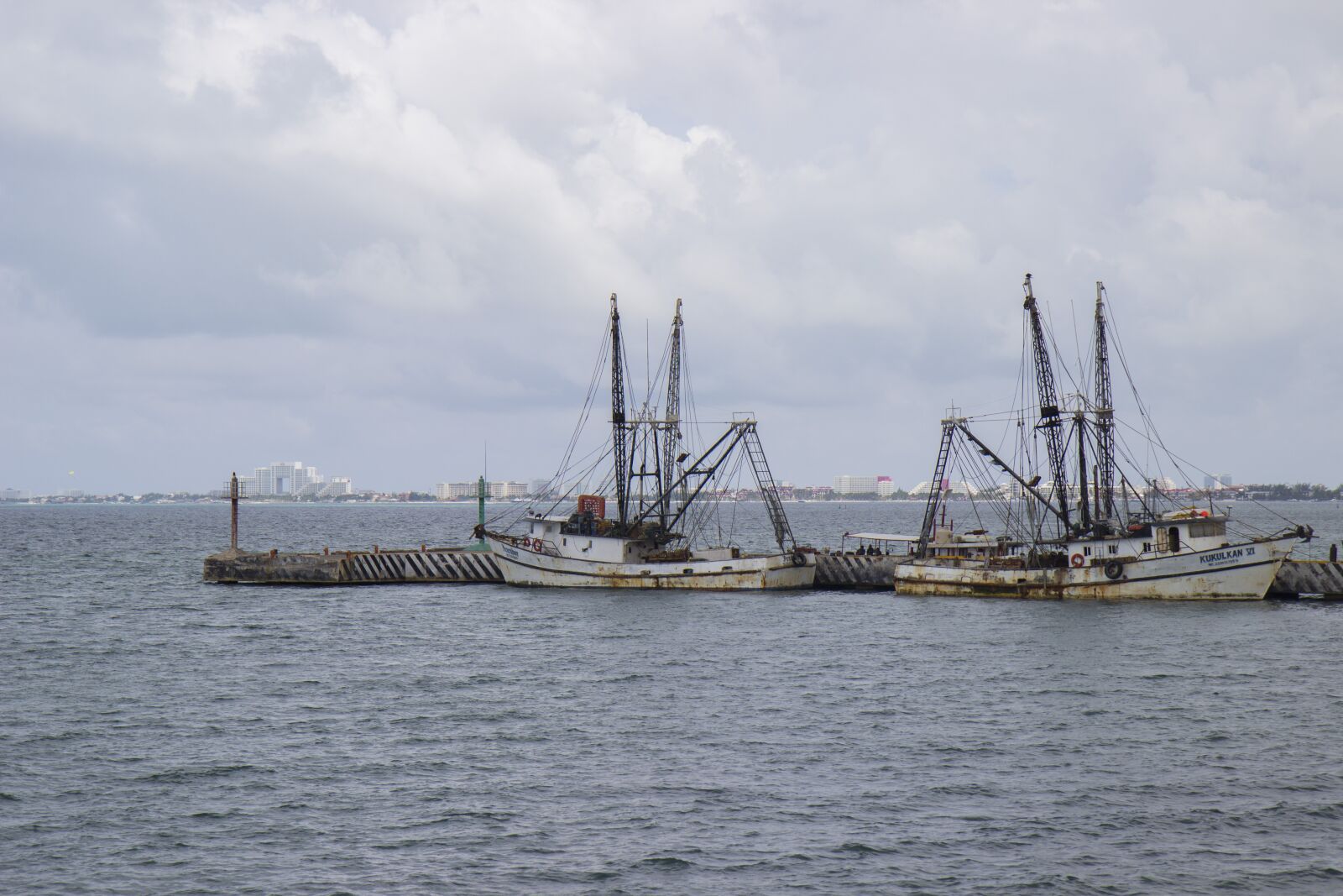 Canon EOS 600D (Rebel EOS T3i / EOS Kiss X5) sample photo. Water, ship, sea photography