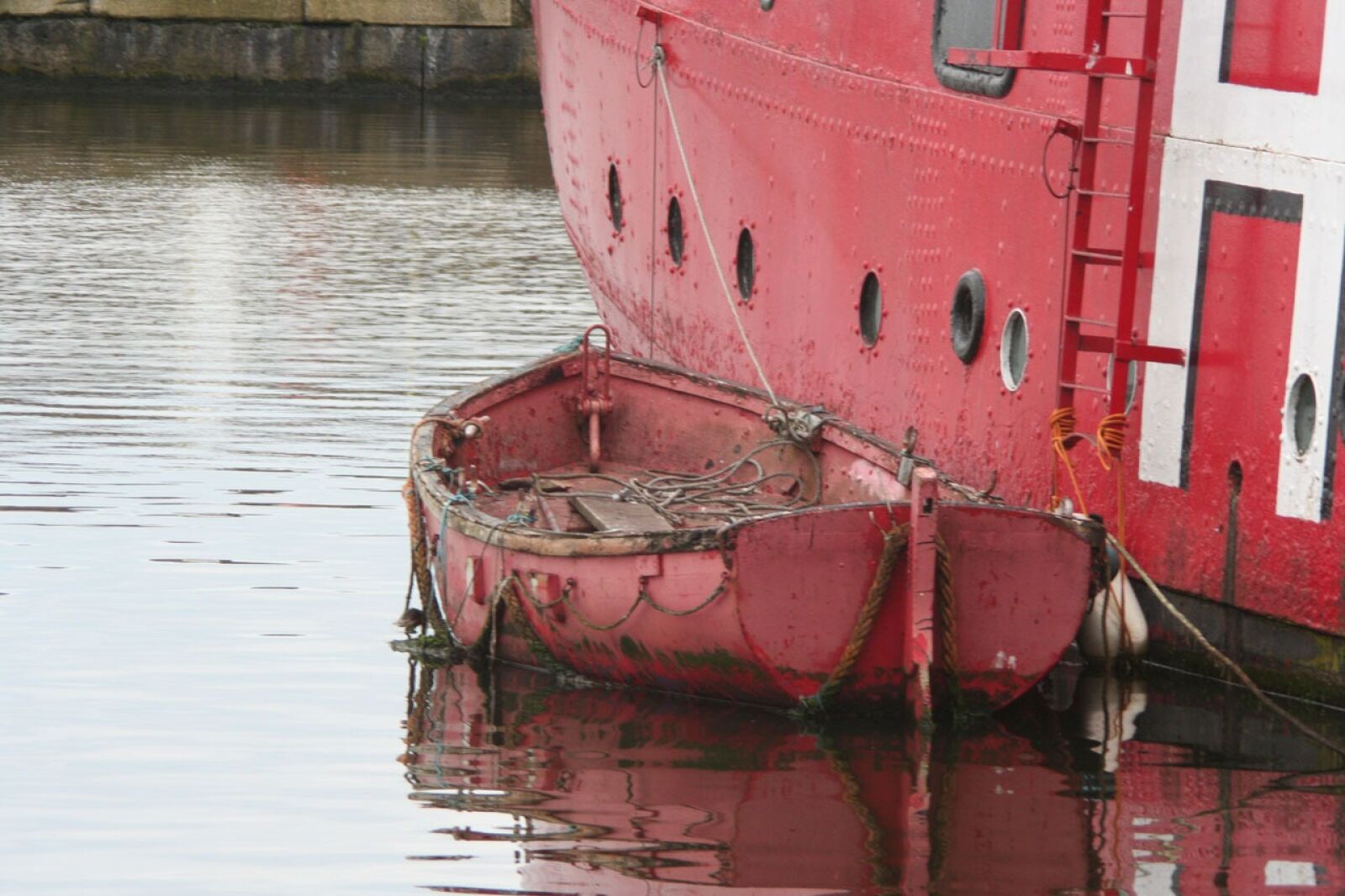 Canon EOS 350D (EOS Digital Rebel XT / EOS Kiss Digital N) sample photo. Dinghy, boat, transport photography