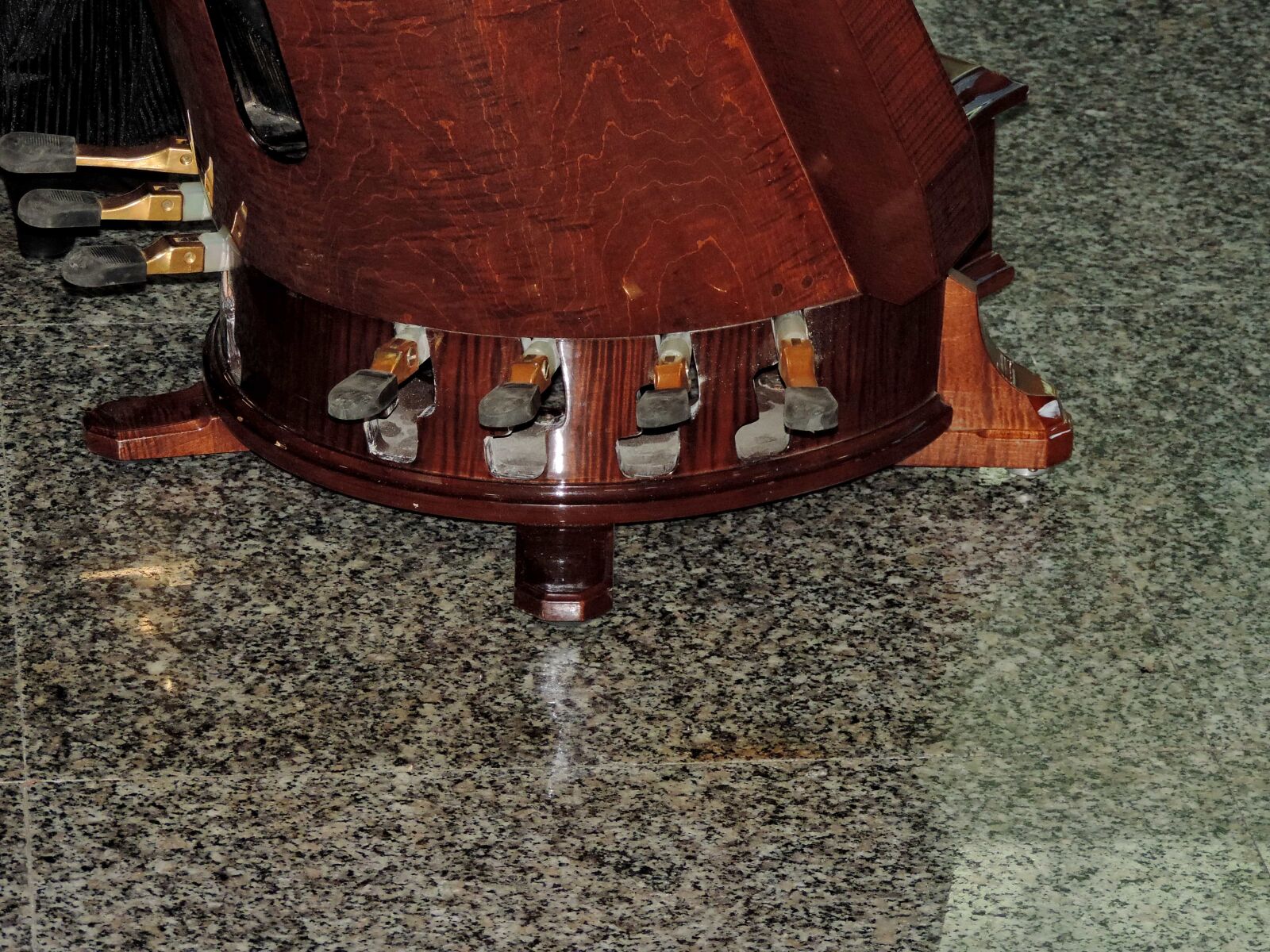 Nikon Coolpix P520 sample photo. Acoustic, floor, instrument, marble photography