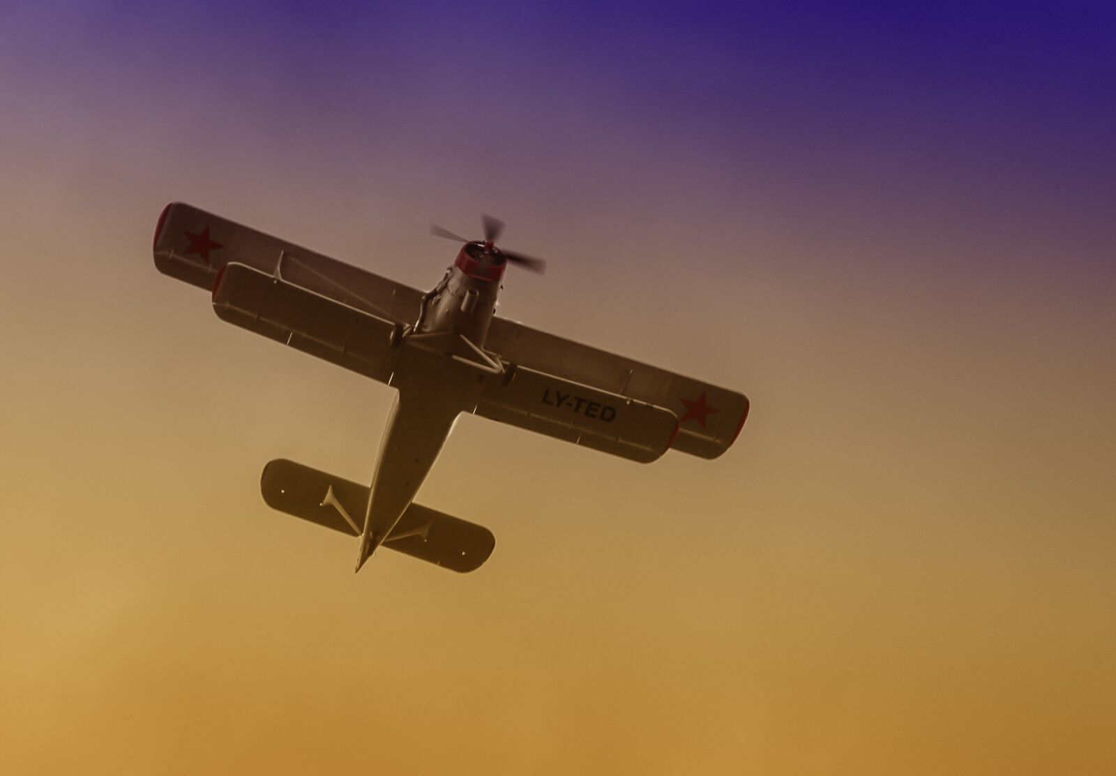 Canon EF-S 55-250mm F4-5.6 IS STM sample photo. Double decker, aircraft, historically photography