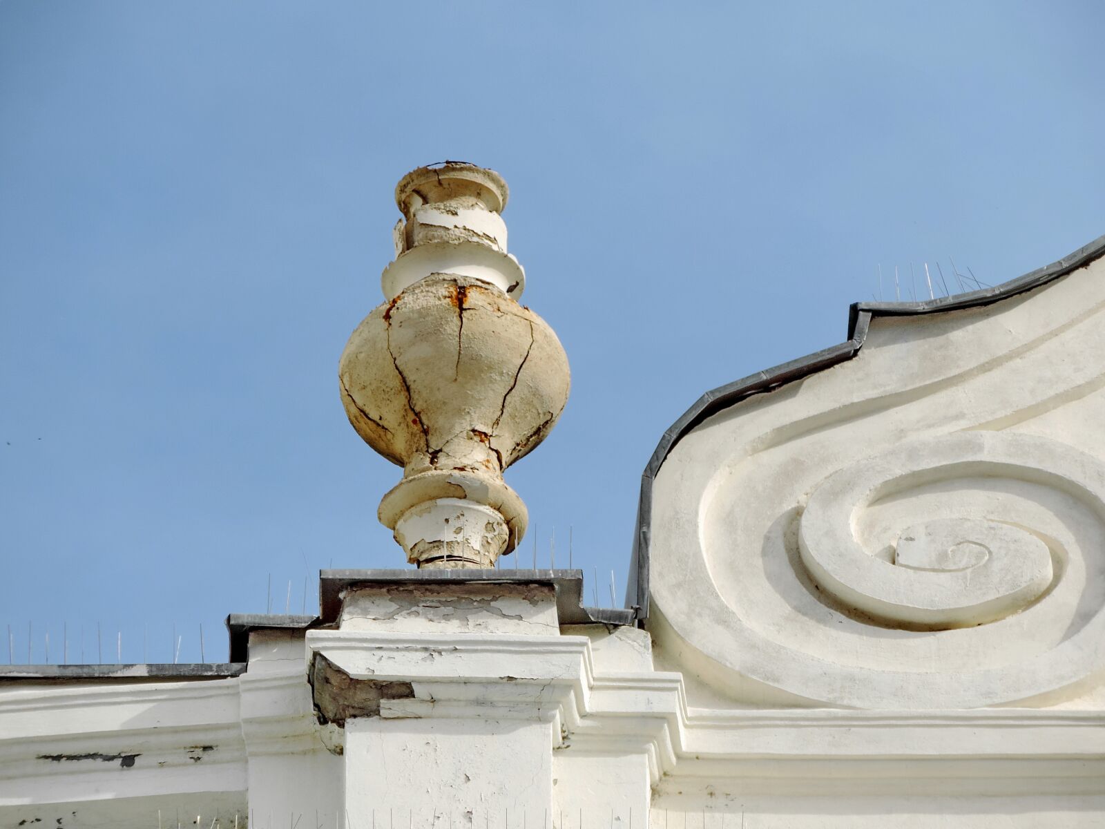 Nikon Coolpix P520 sample photo. Antique, blue sky, decoration photography