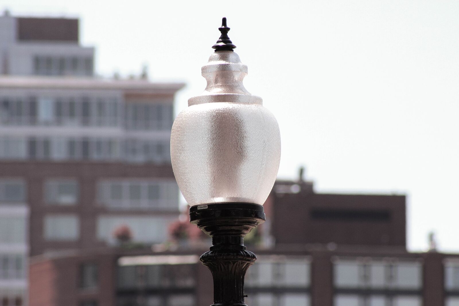 Canon EOS 600D (Rebel EOS T3i / EOS Kiss X5) sample photo. Street light, buildings, city photography