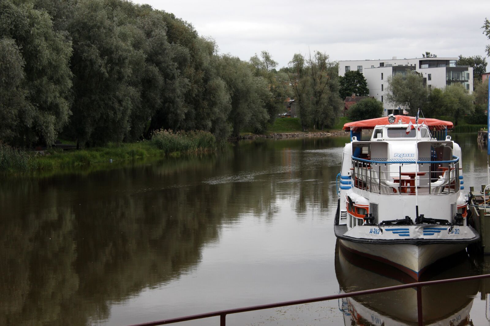 Canon EOS 600D (Rebel EOS T3i / EOS Kiss X5) sample photo. River, boat, ship photography