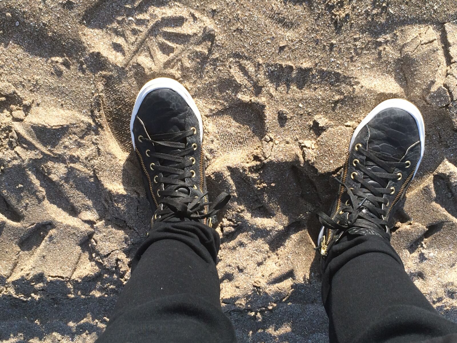 iPhone 5s back camera 4.15mm f/2.2 sample photo. Sand, winter, beach photography