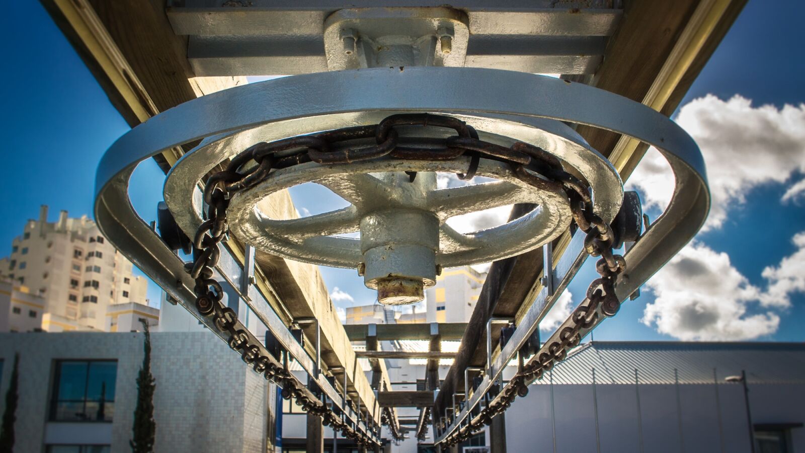 Canon EOS 100D (EOS Rebel SL1 / EOS Kiss X7) sample photo. Chains, transport, fisher photography