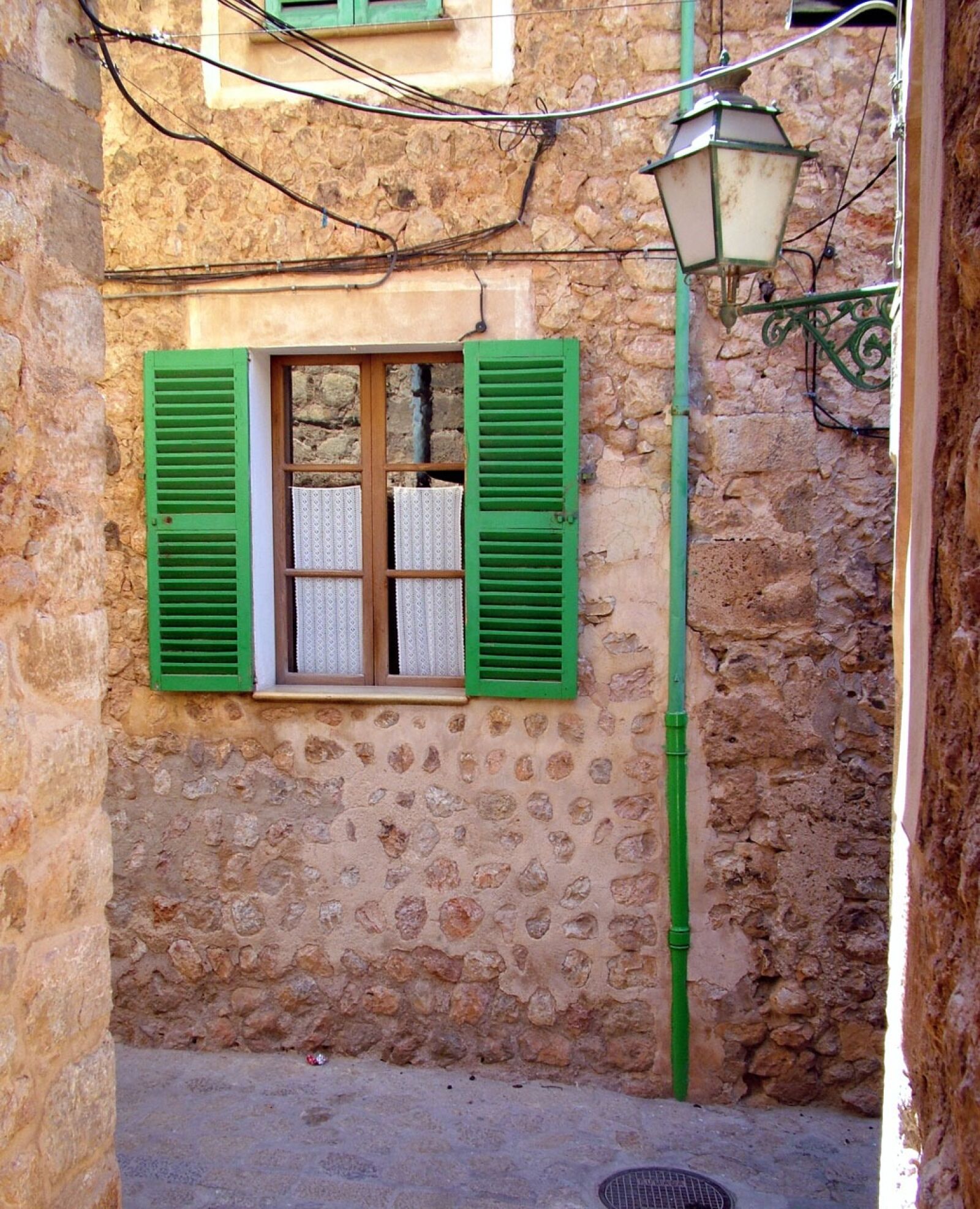 Fujifilm FinePix S7000 sample photo. Lantern, old, shutters photography