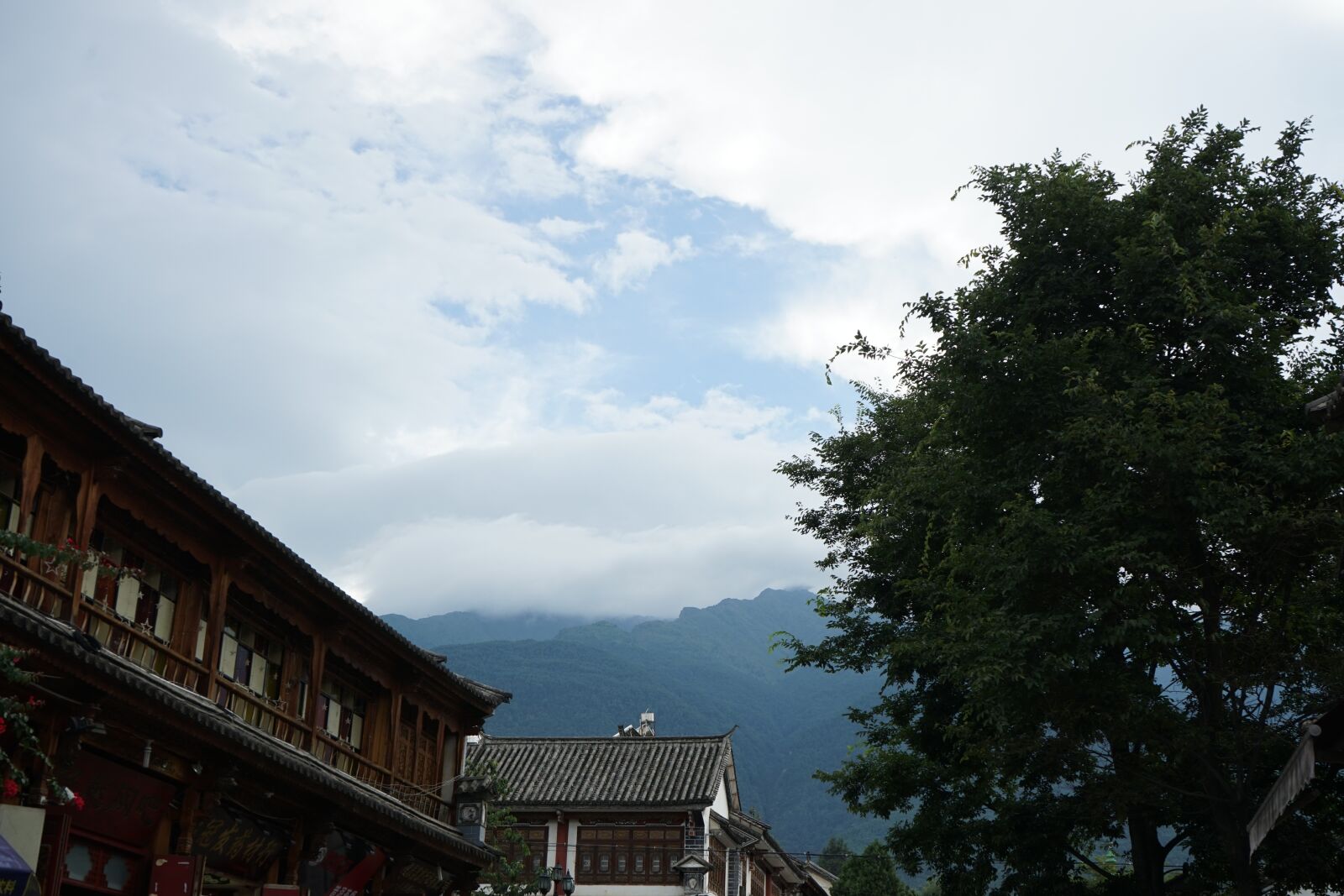 Sony a7 II + Sony FE 28-70mm F3.5-5.6 OSS sample photo. Yunnan, clouds, sky photography