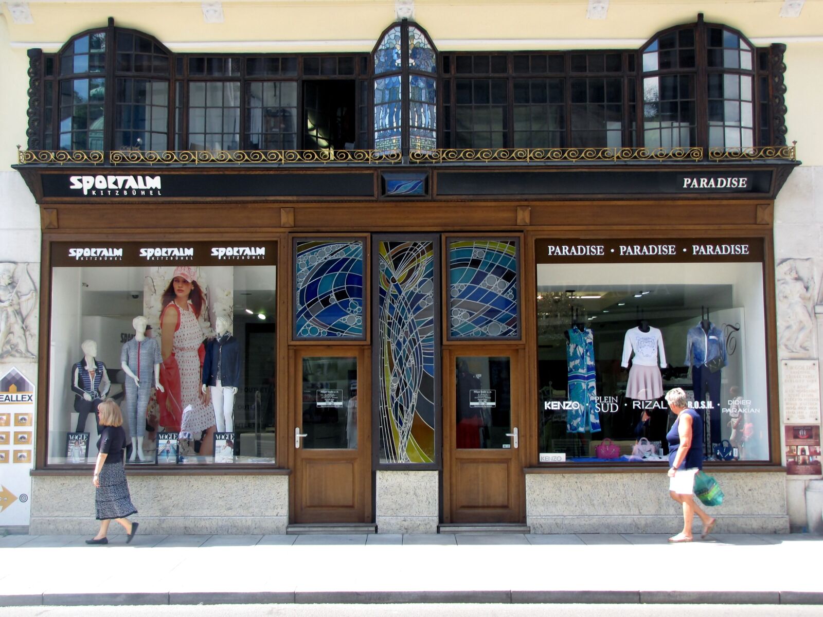 Canon PowerShot SX10 IS sample photo. Shophouse, window, facade photography