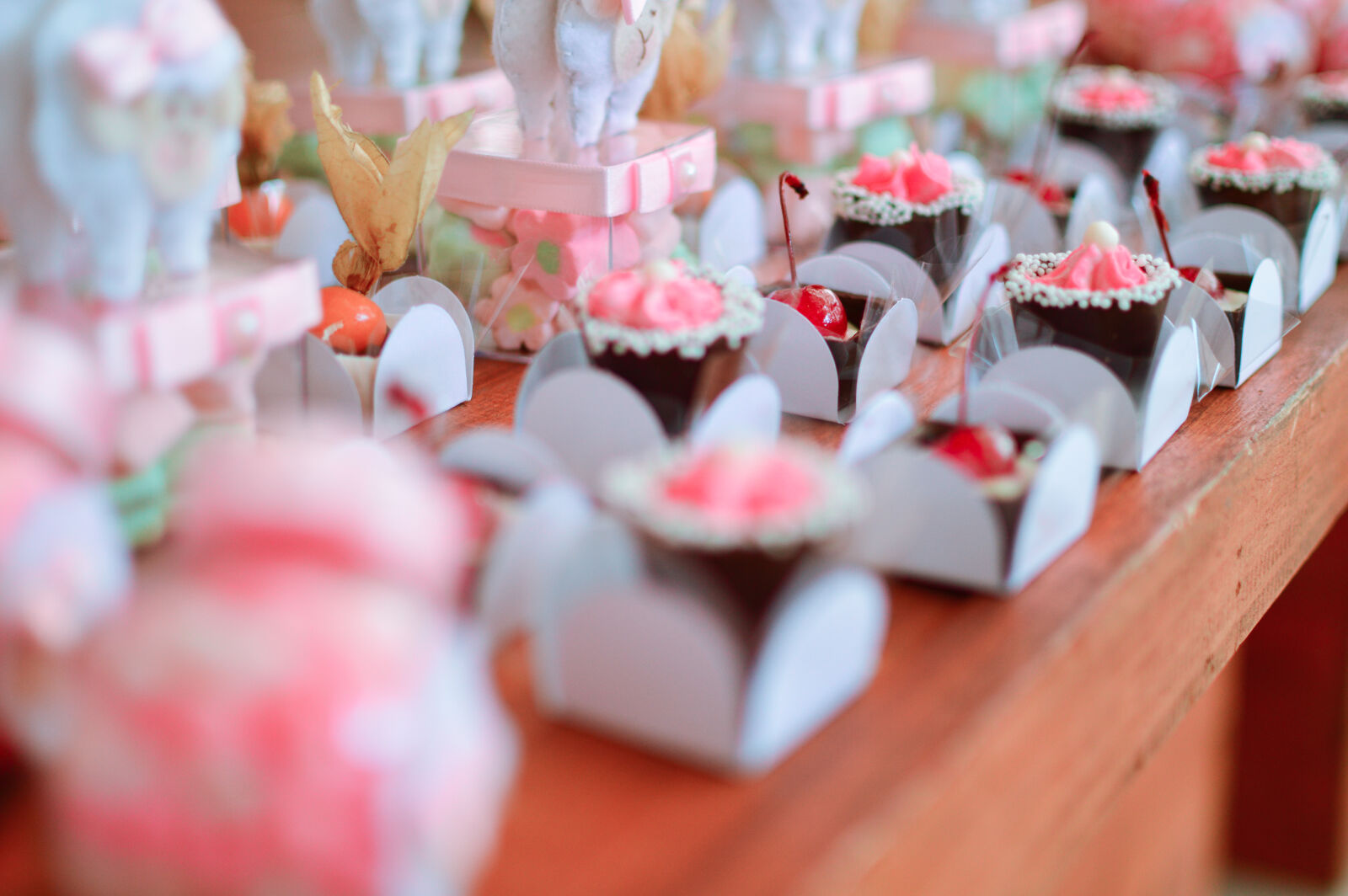 Nikon D3200 + Nikon AF-S DX Nikkor 35mm F1.8G sample photo. Candy, cherry, chocolate, kids photography
