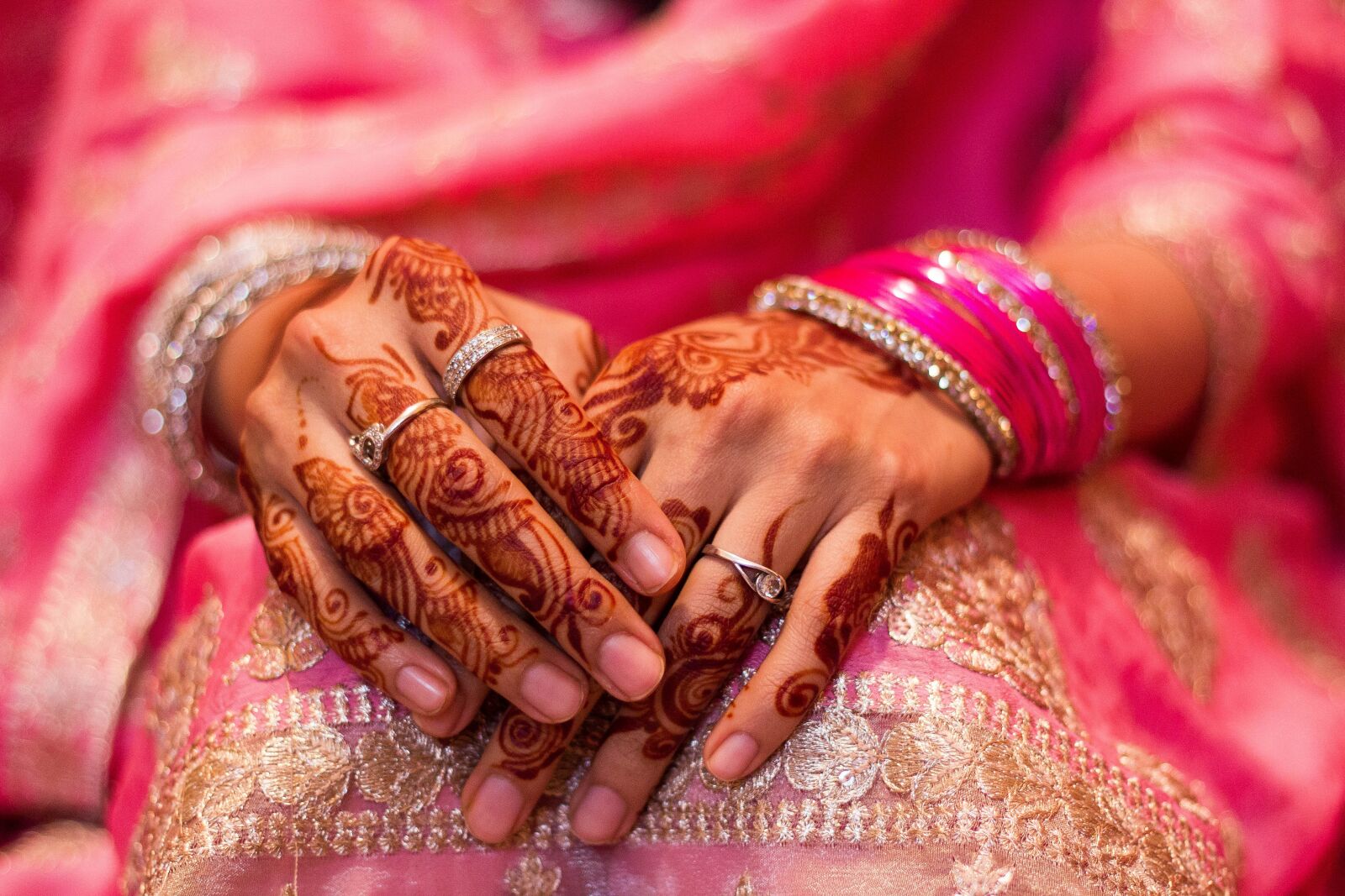 Canon EOS 600D (Rebel EOS T3i / EOS Kiss X5) + Canon EF 50mm F1.8 II sample photo. Hand, indian wedding, heena photography