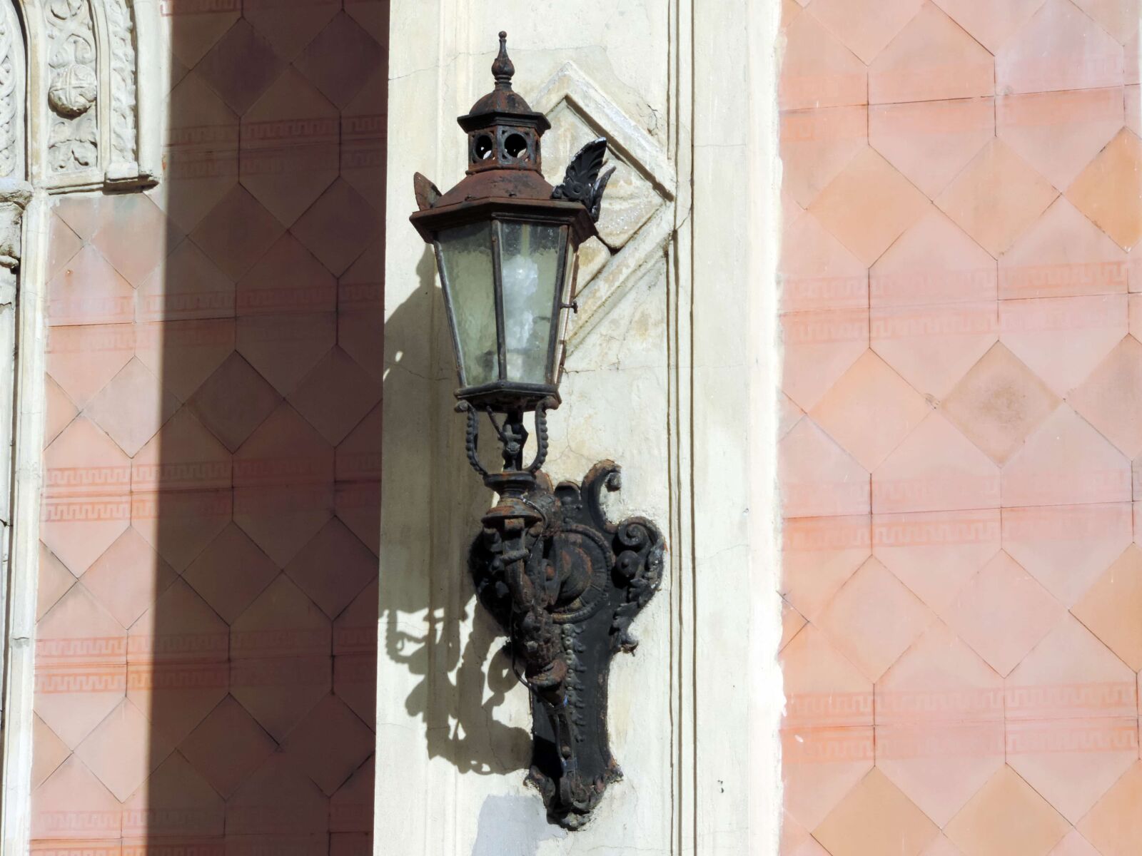 Nikon Coolpix P520 sample photo. Cast iron, exterior, facade photography