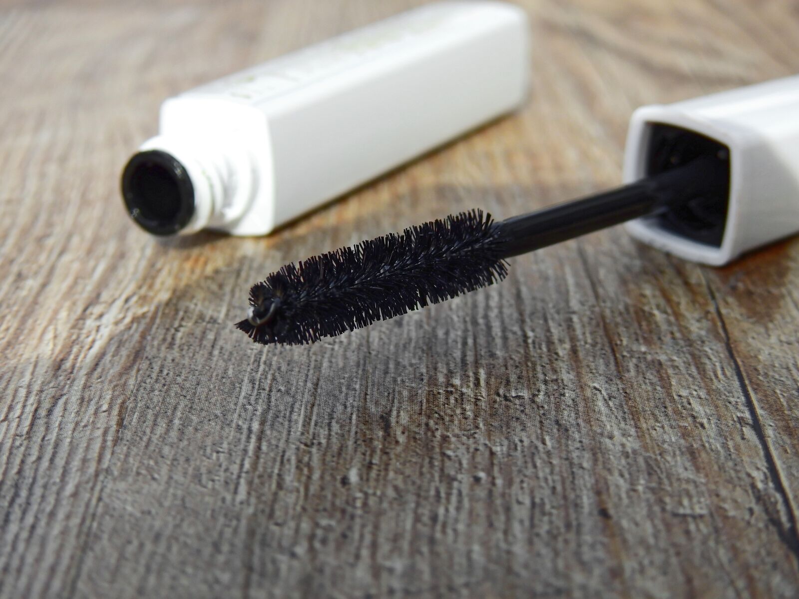 Nikon Coolpix P900 sample photo. Cosmetics, make up, makeup photography