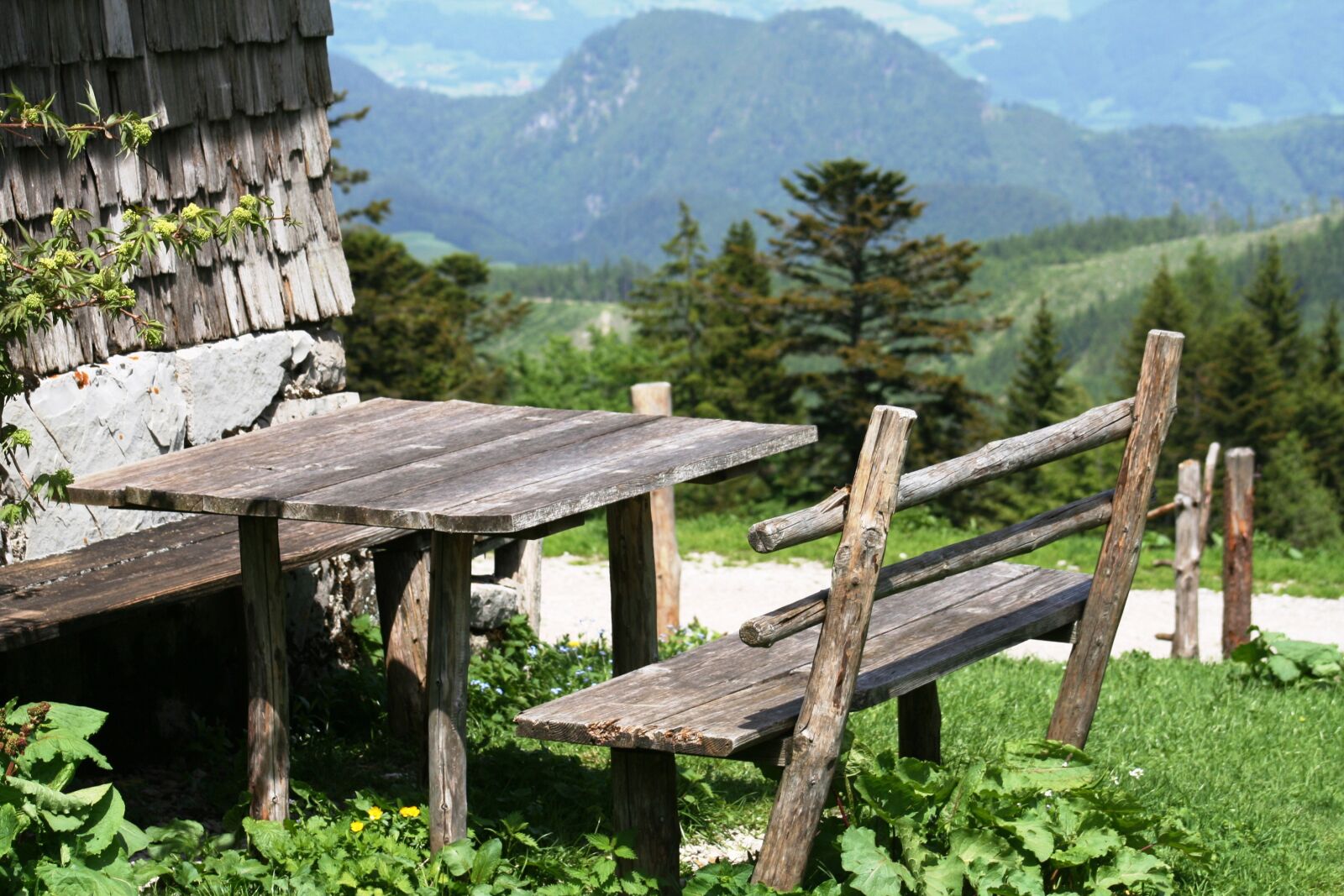 Canon EOS 350D (EOS Digital Rebel XT / EOS Kiss Digital N) sample photo. Table, bank, alm photography