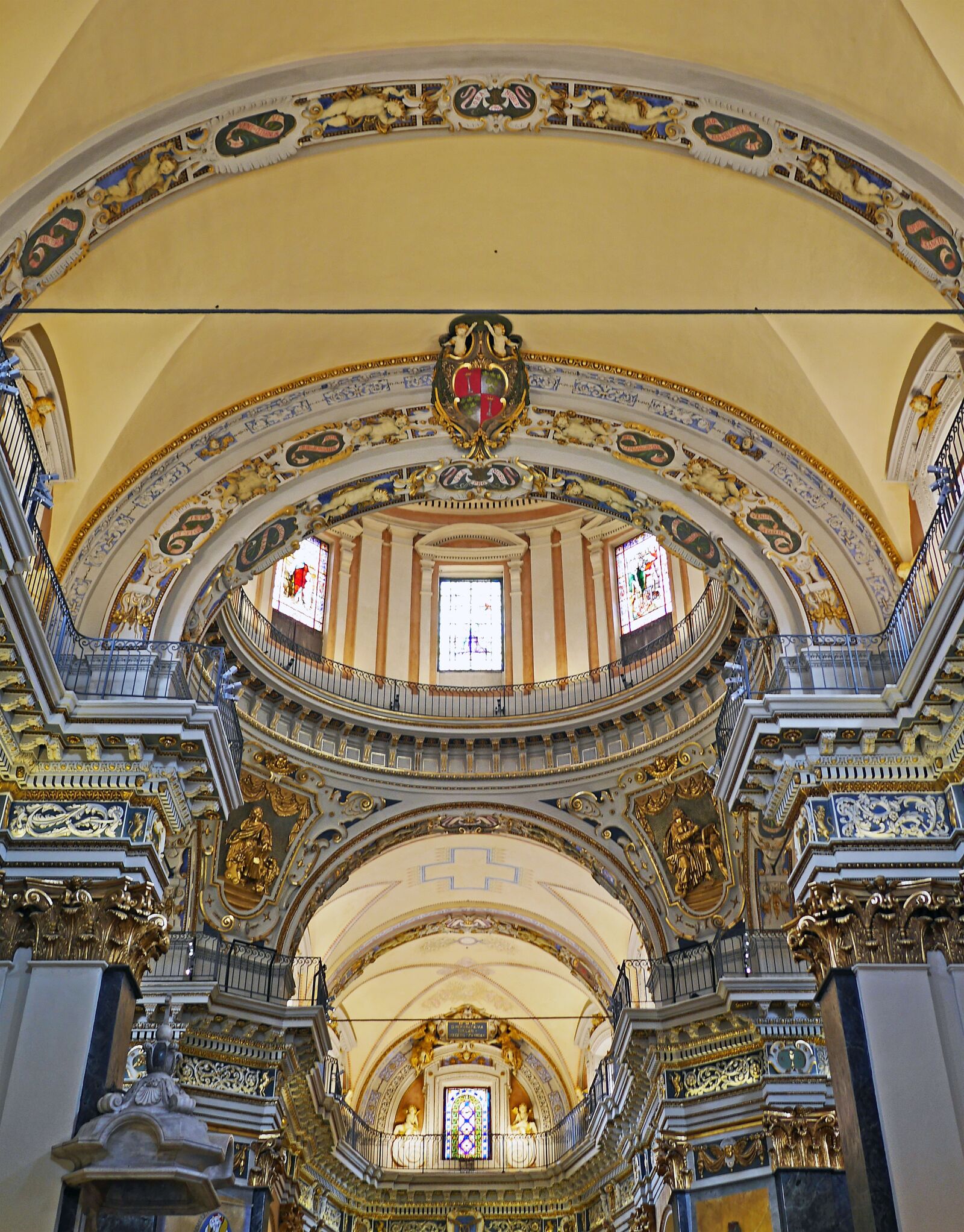 Panasonic Lumix DMC-GH3 sample photo. Jewelry vault, cathedral, nice photography