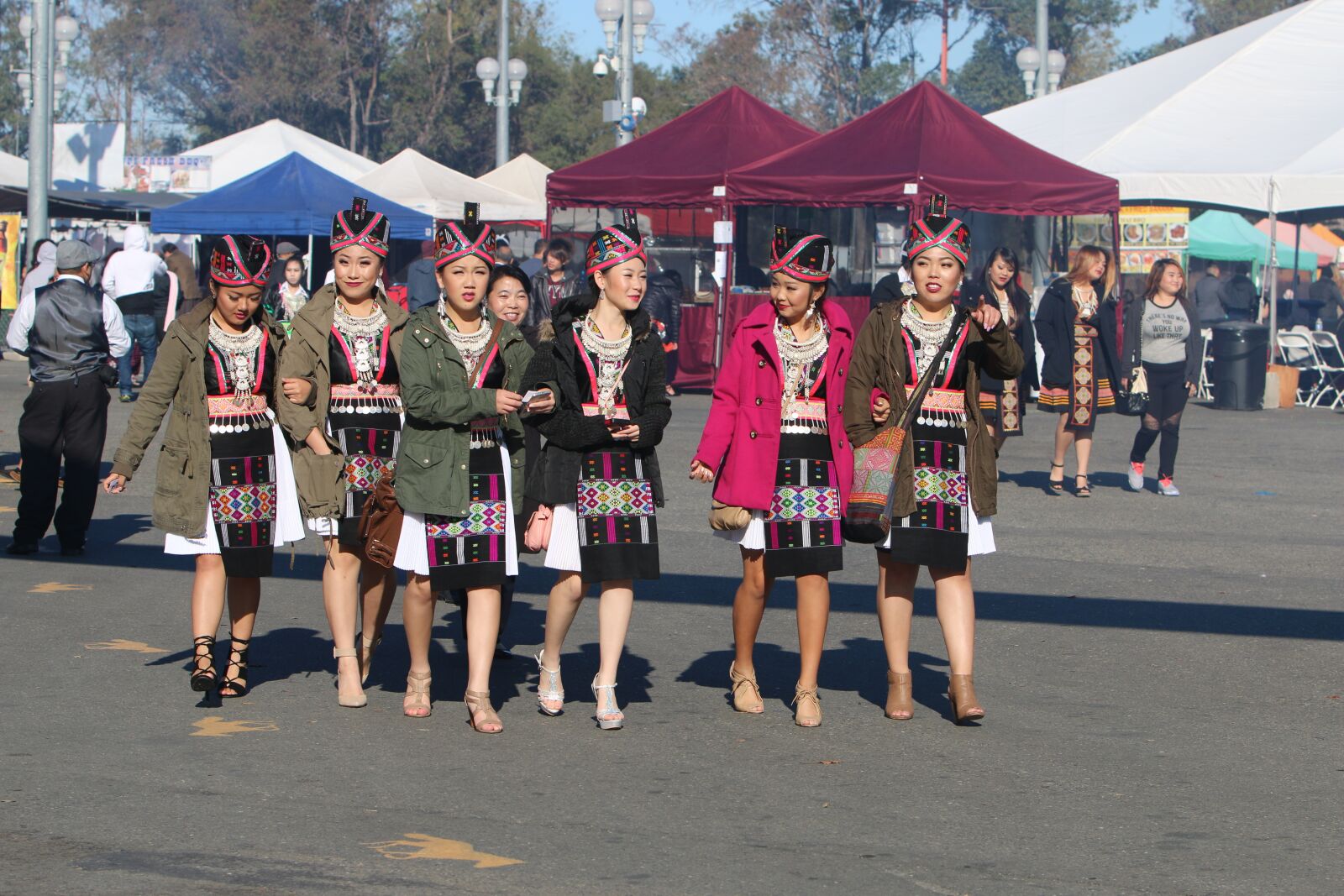 Canon EOS 70D + Canon EF 70-200mm F2.8L IS USM sample photo. Hmong new year, cal photography