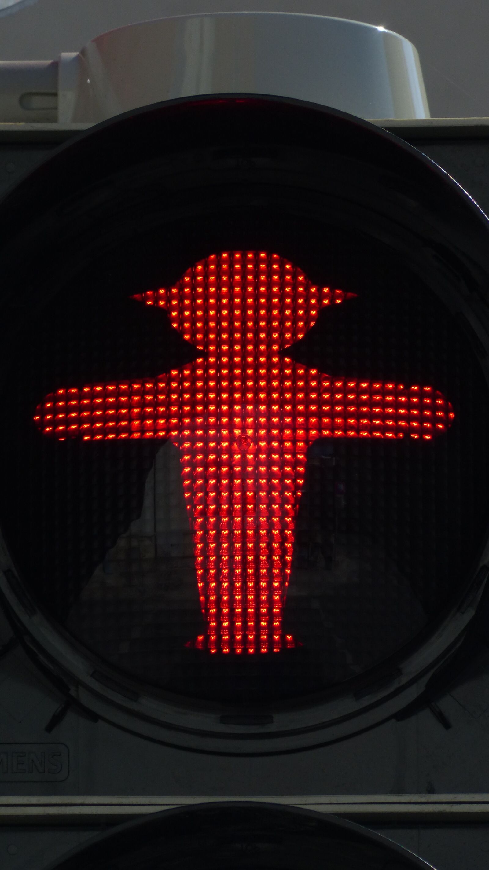 Panasonic Lumix DMC-FZ200 sample photo. Traffic lights, footbridge, little photography