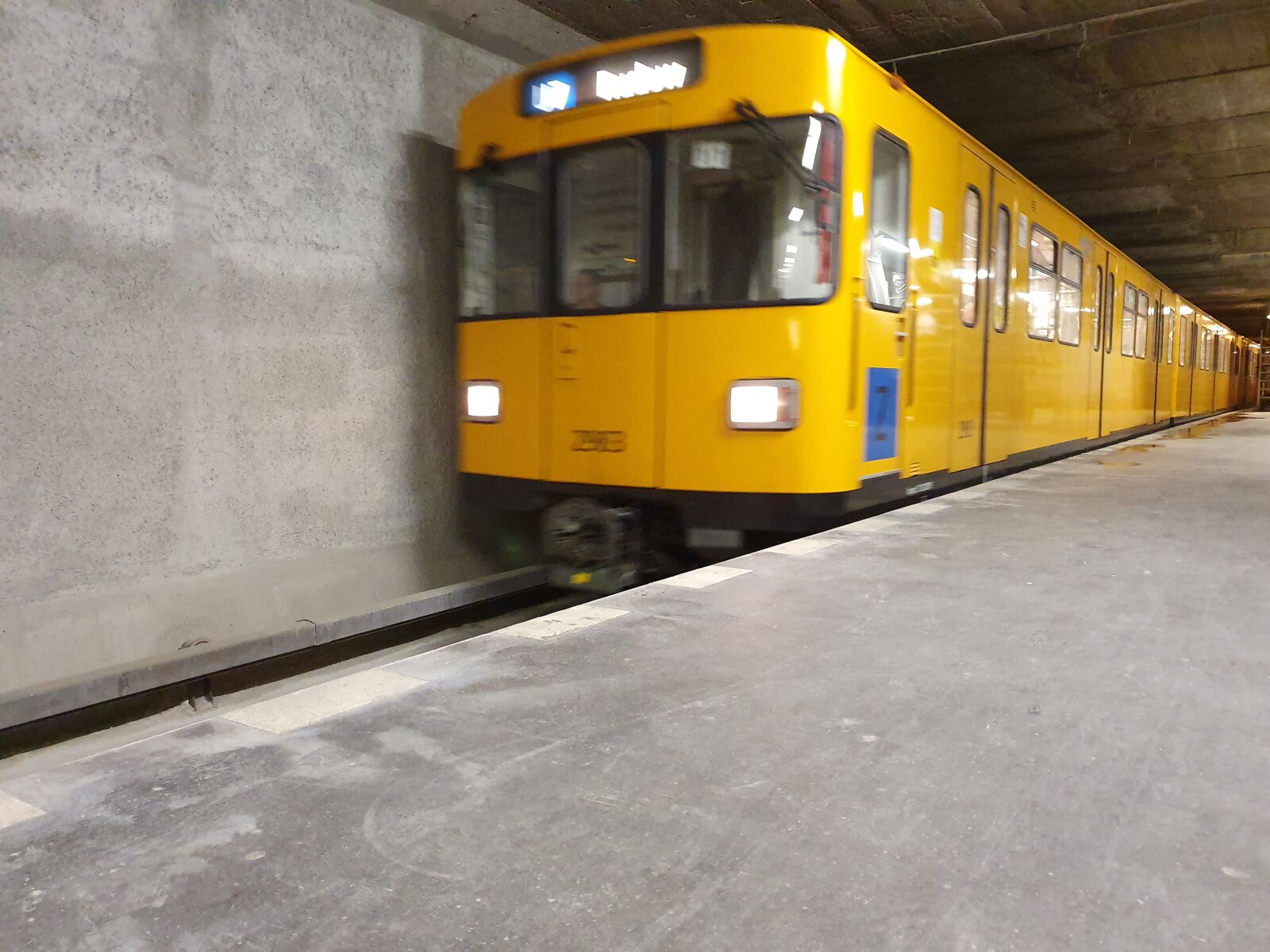 Samsung Galaxy S10e sample photo. Berlin, metro, railway station photography