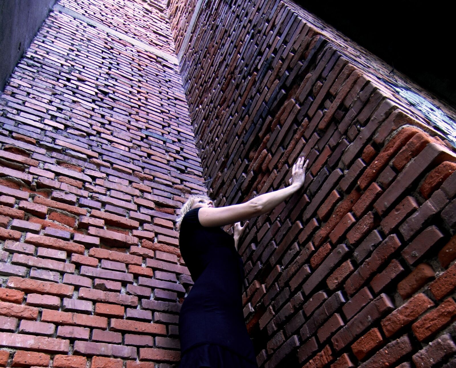 Nikon D200 sample photo. A woman in need photography