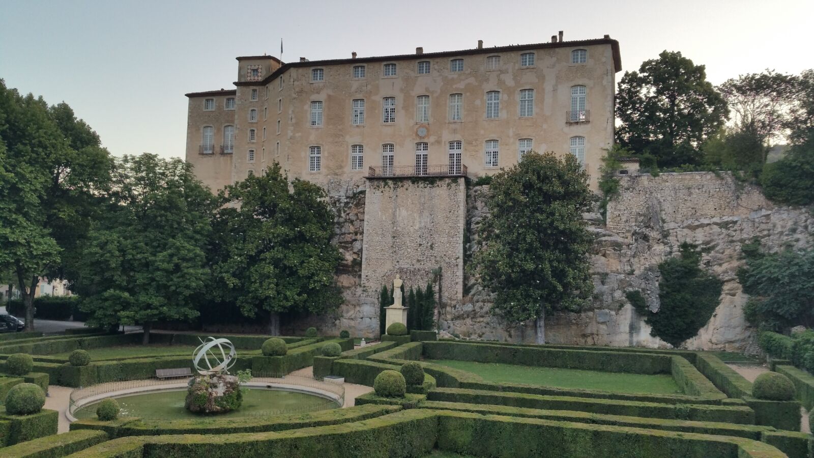 Samsung Galaxy Note4 sample photo. French garden, castle, france photography