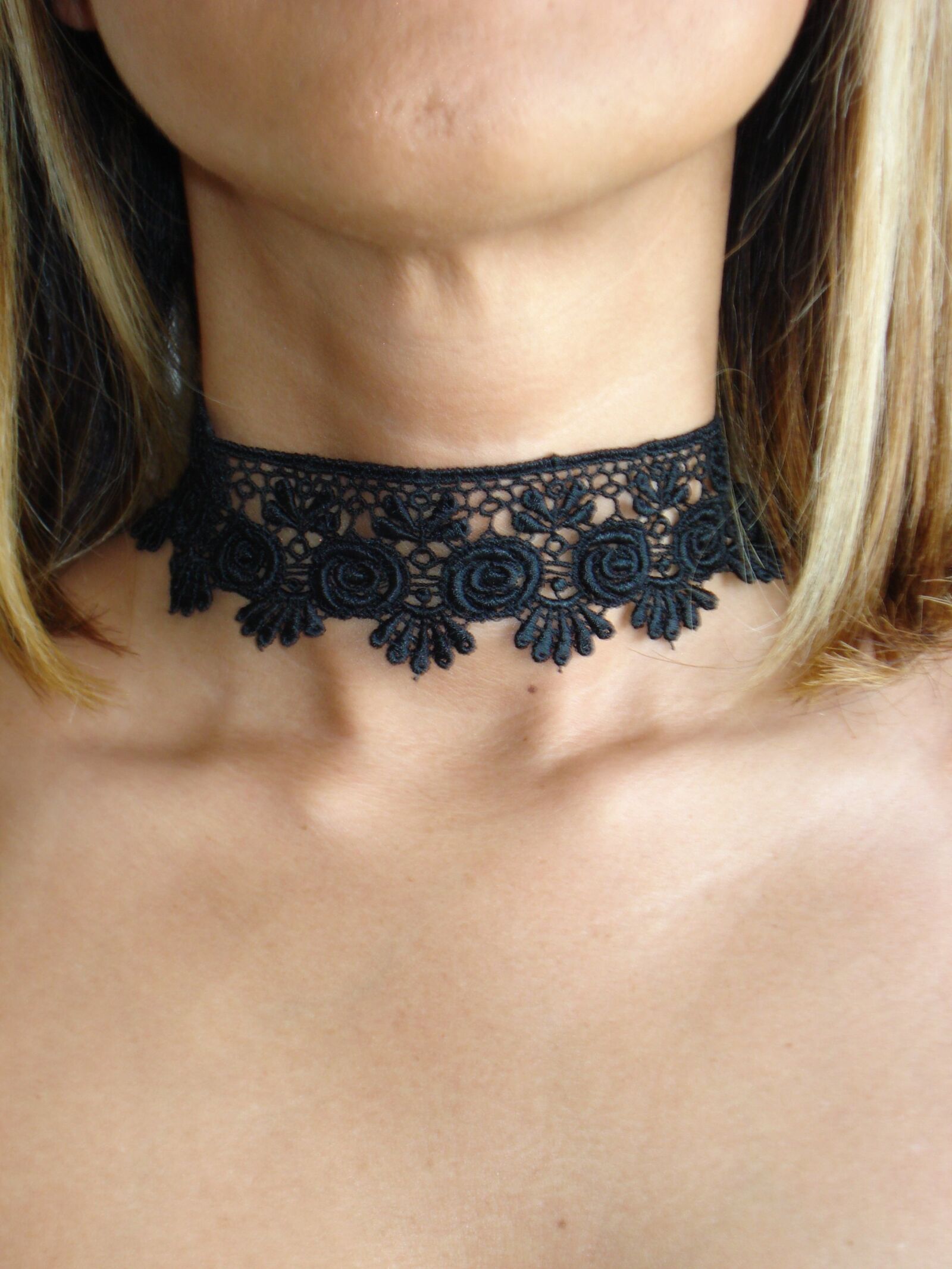Sony DSC-W55 sample photo. Woman, neck, collar photography