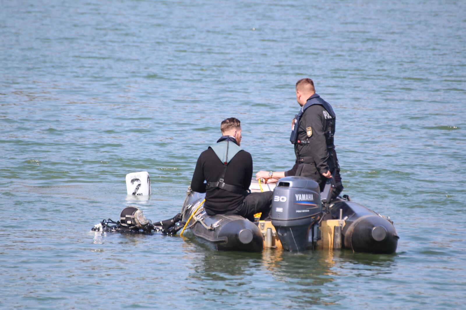 Canon EOS 700D (EOS Rebel T5i / EOS Kiss X7i) sample photo. Police, divers, boat photography