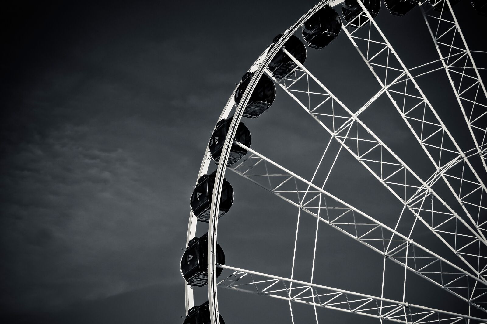 Olympus OM-D E-M10 sample photo. Ferris wheel, ride, carnies photography