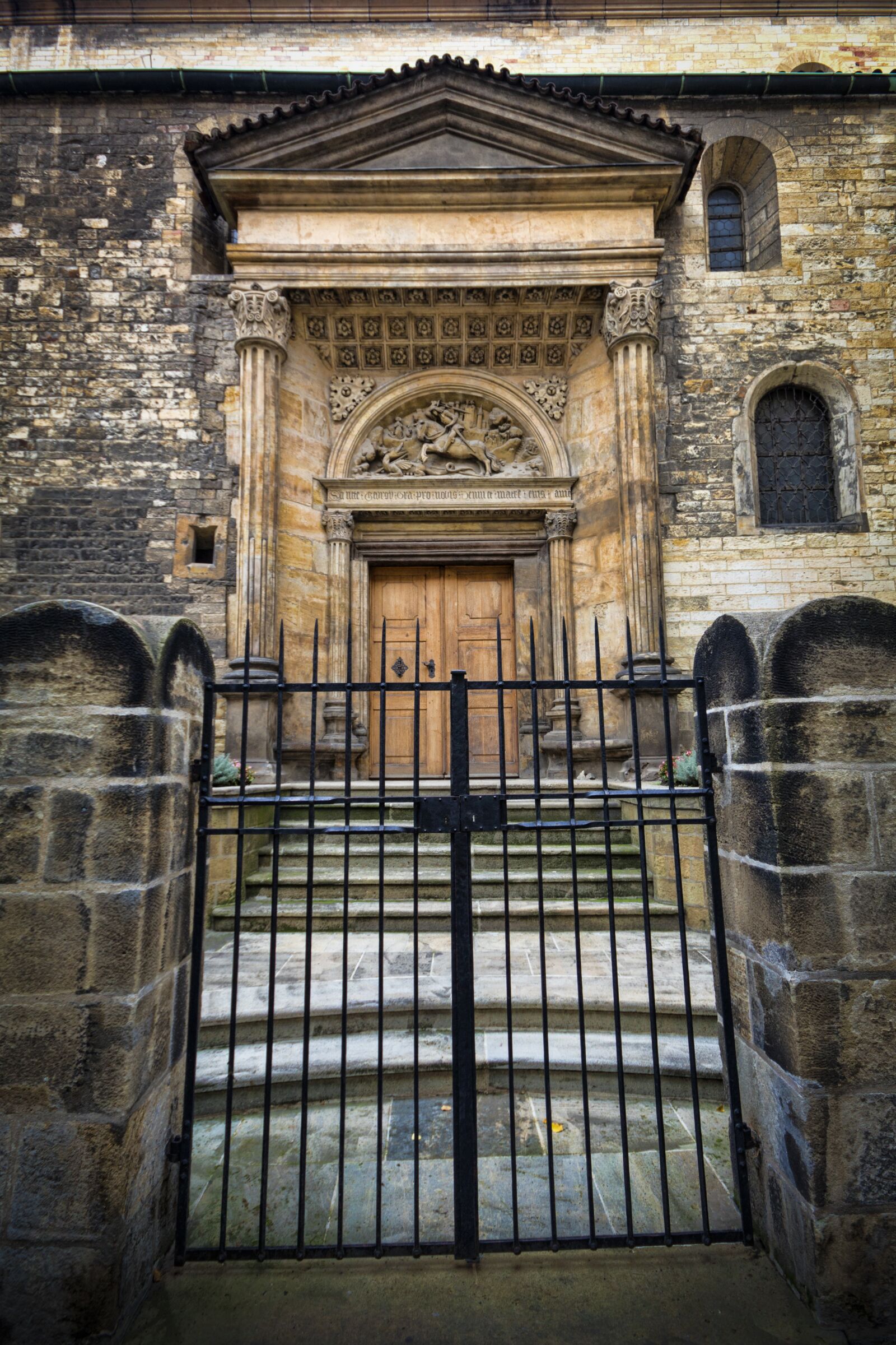 Canon EOS 700D (EOS Rebel T5i / EOS Kiss X7i) sample photo. Door, church, old church photography