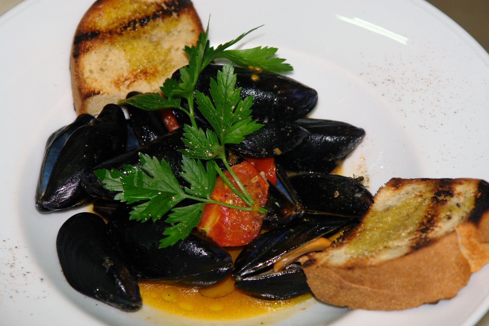 Sony DSC-R1 sample photo. Seafood, clams, food photography