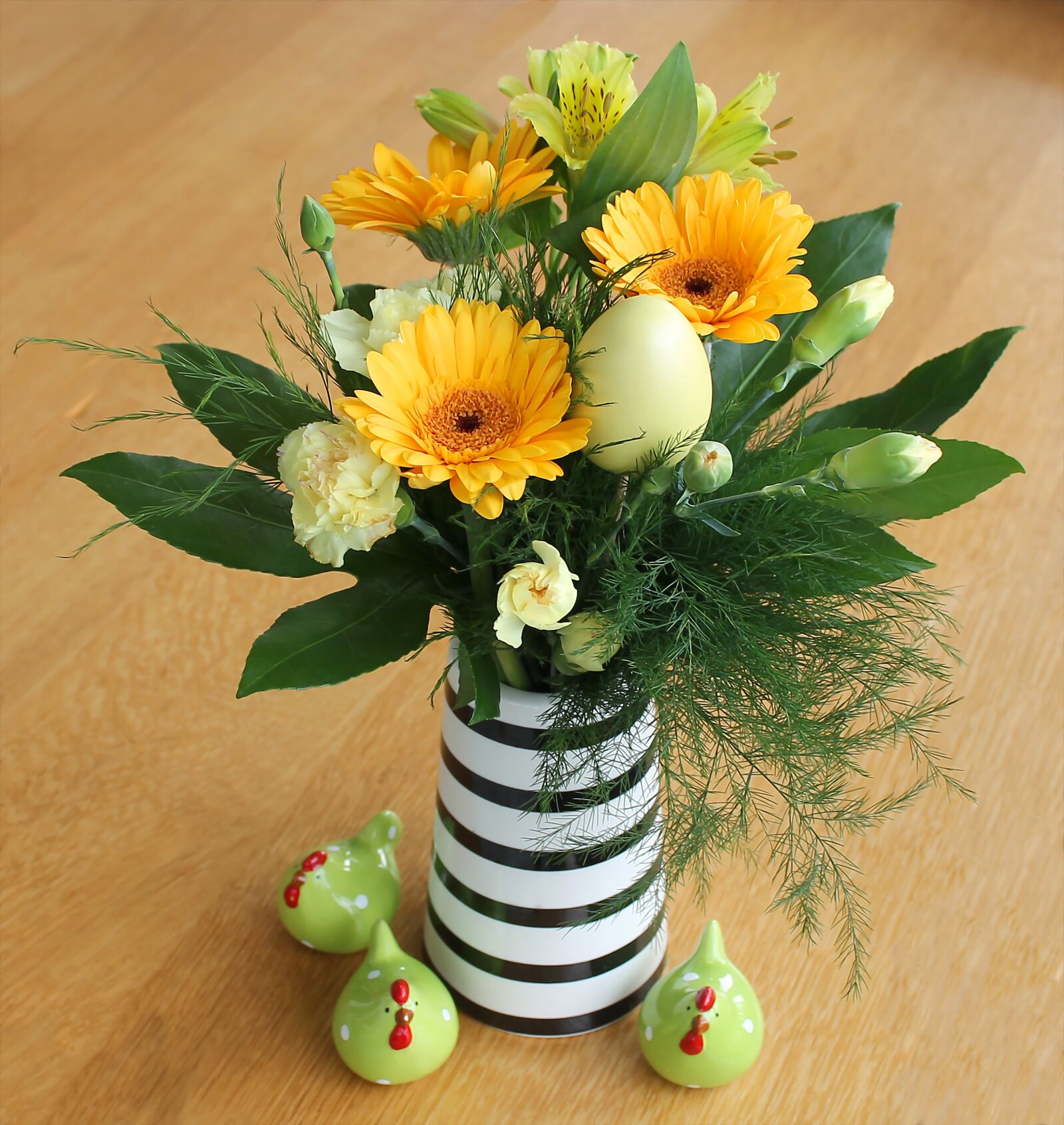 Canon EOS 1100D (EOS Rebel T3 / EOS Kiss X50) sample photo. Easter, flowers, yellow photography