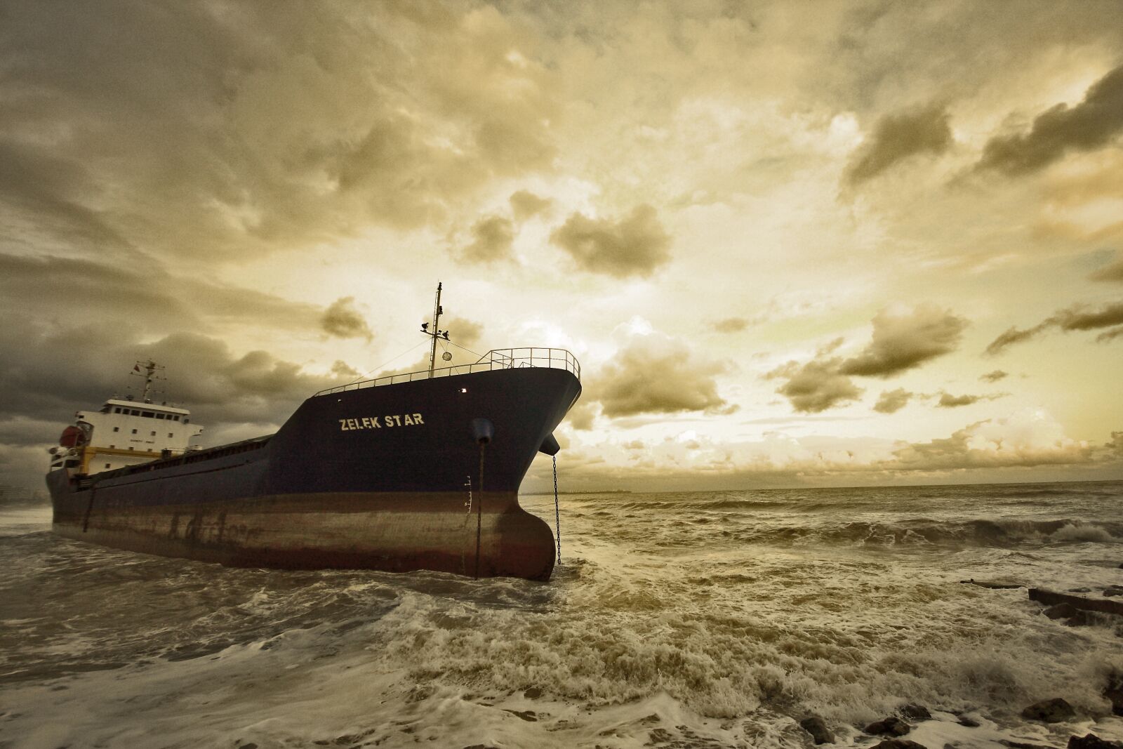 Canon EOS 40D sample photo. Ship, accident, girl photography