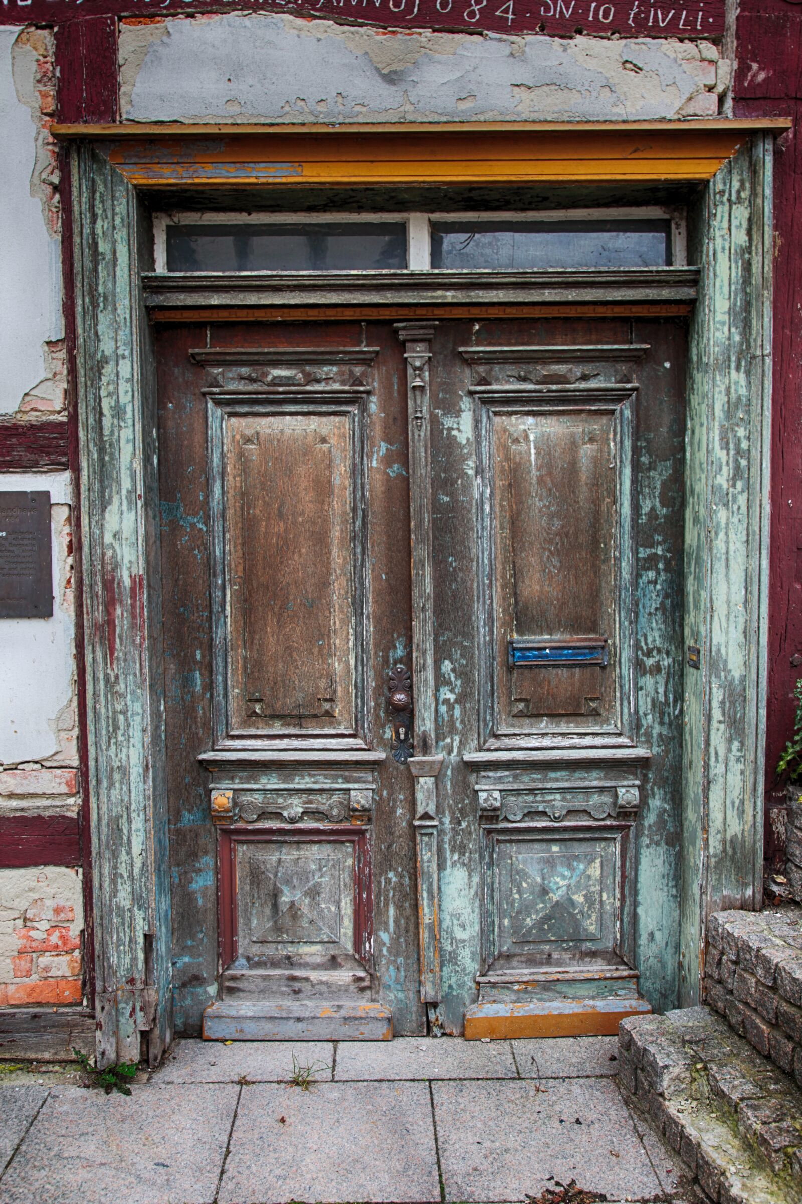 Canon EOS 5D Mark II sample photo. Input, doors, wood photography