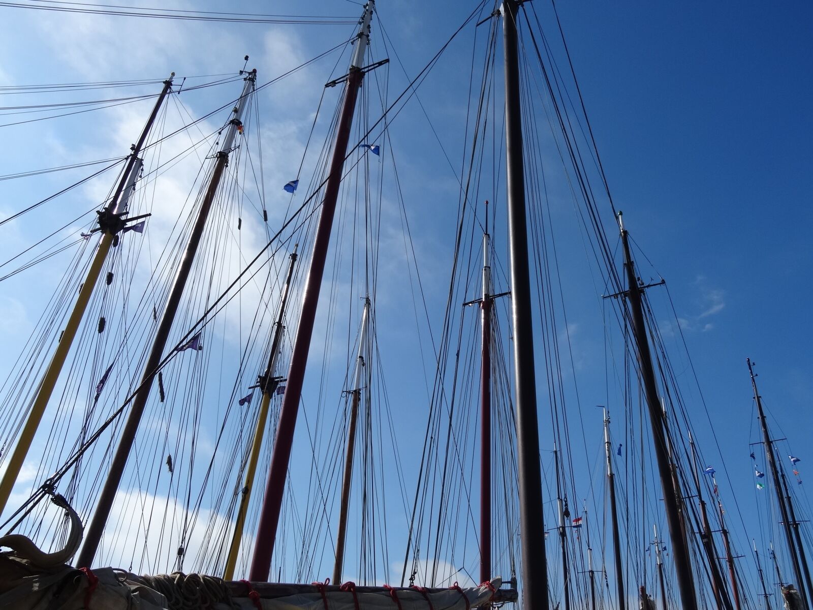 Sony DSC-HX50 sample photo. Ships, sky, mast photography