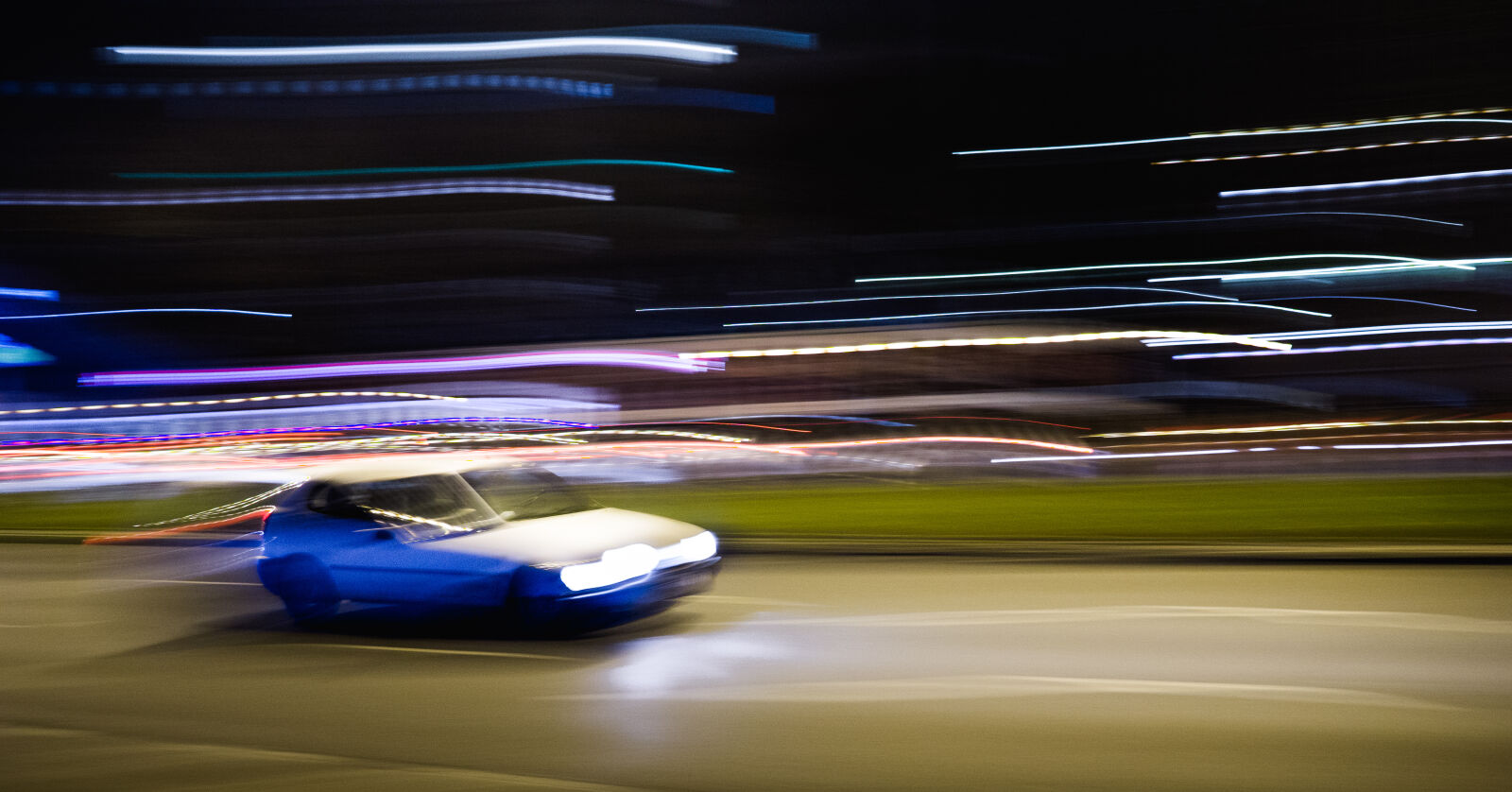 Sony a6000 + Sigma 30mm F2.8 EX DN sample photo. Car, drag, light, shutter photography