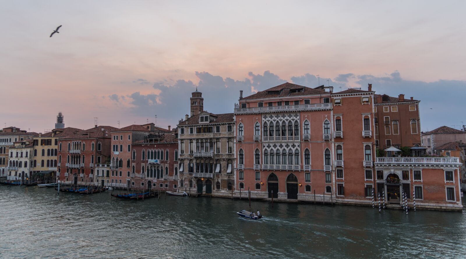 Sony a7R II + Sony FE 24-240mm F3.5-6.3 OSS sample photo. Venice, italy, outdoor photography