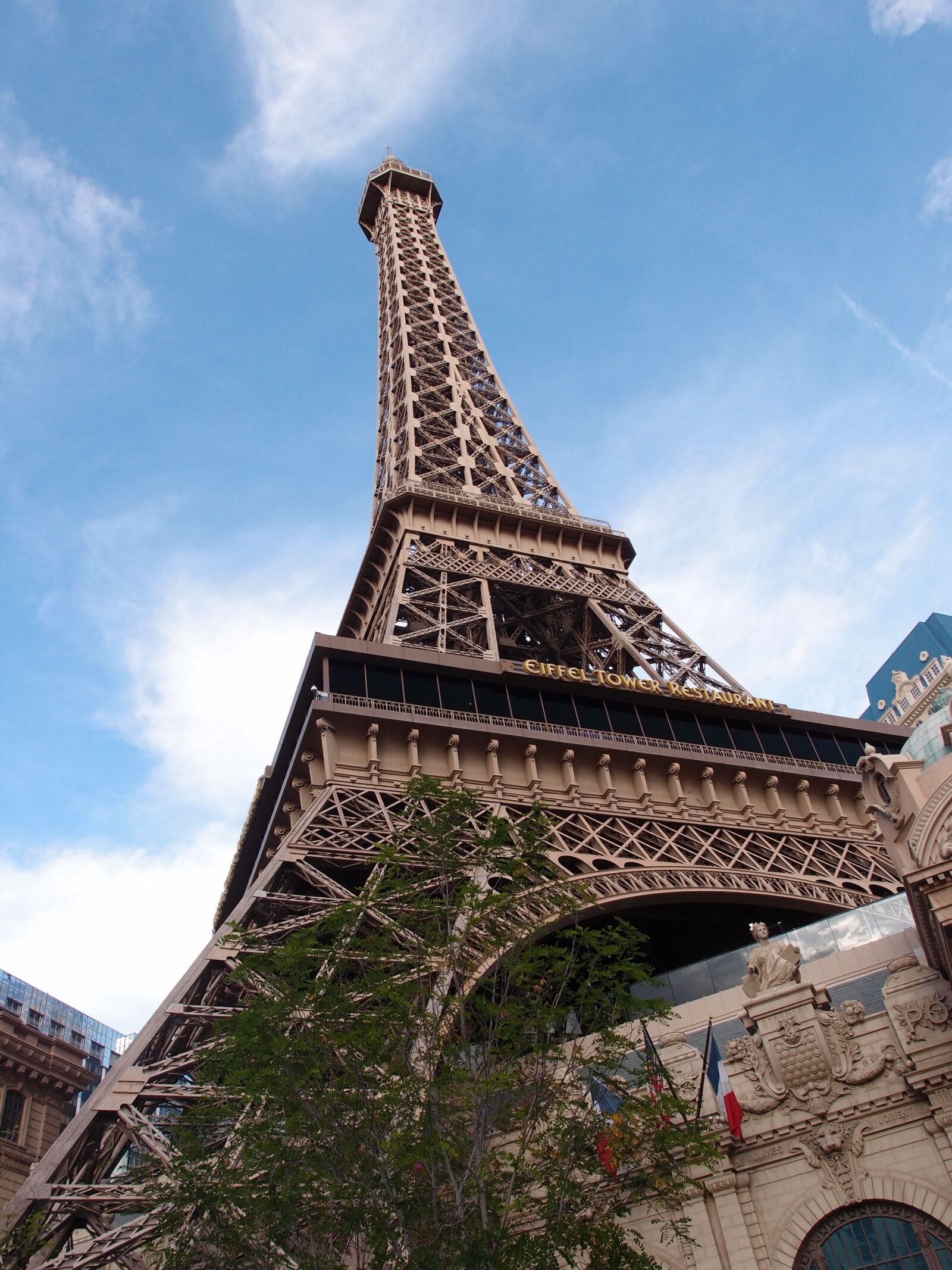Olympus XZ-1 sample photo. Vegas, eiffel tower, casino photography
