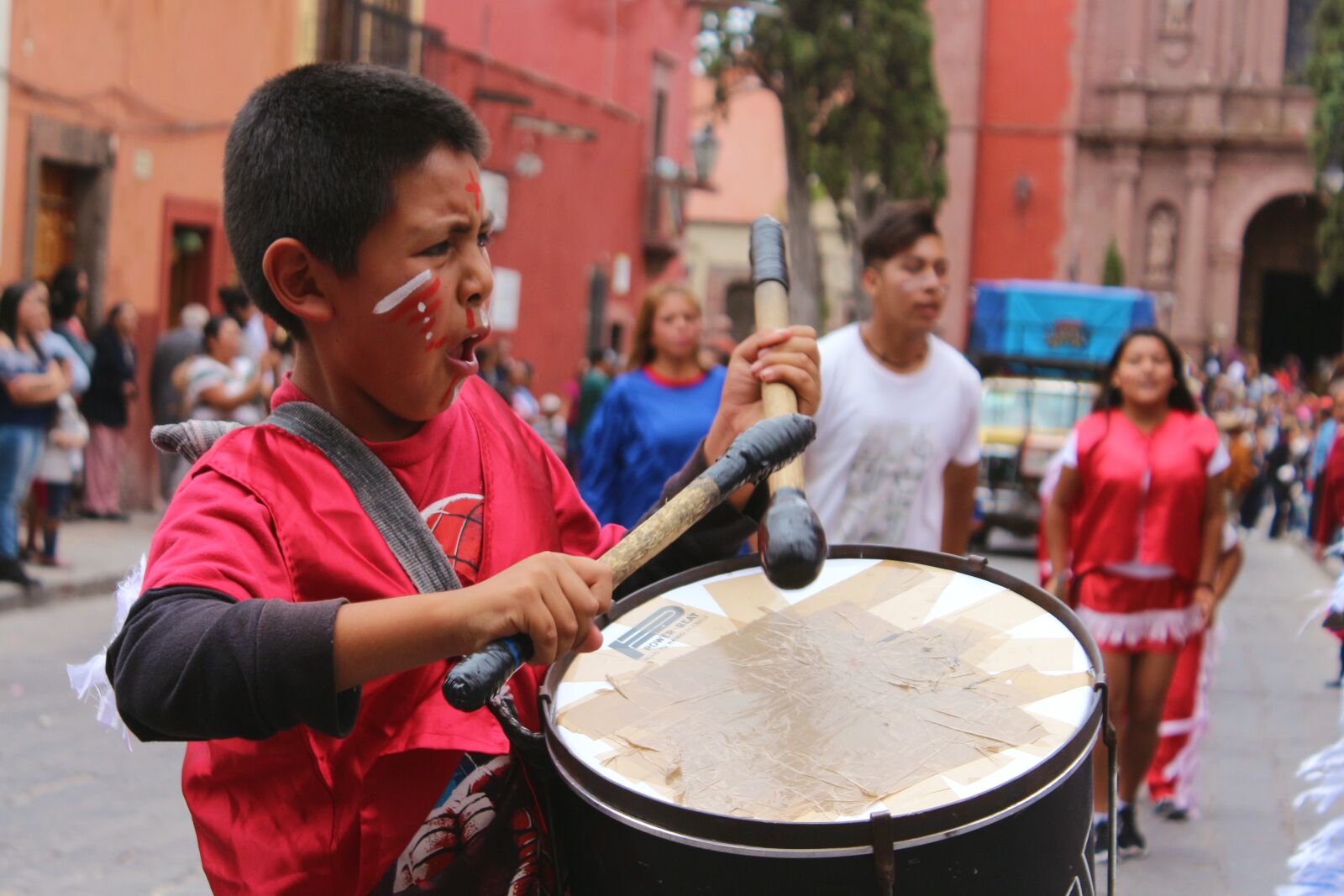 Canon EOS 650D (EOS Rebel T4i / EOS Kiss X6i) sample photo. People, drum, street photography