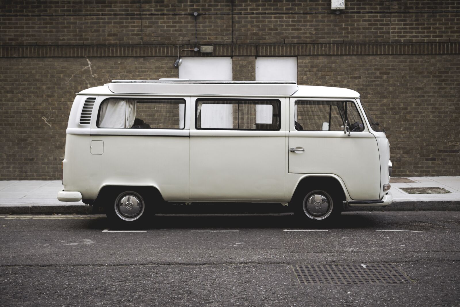 Canon EOS 6D + Canon EF 50mm F1.4 USM sample photo. Automobile, pavement, road photography