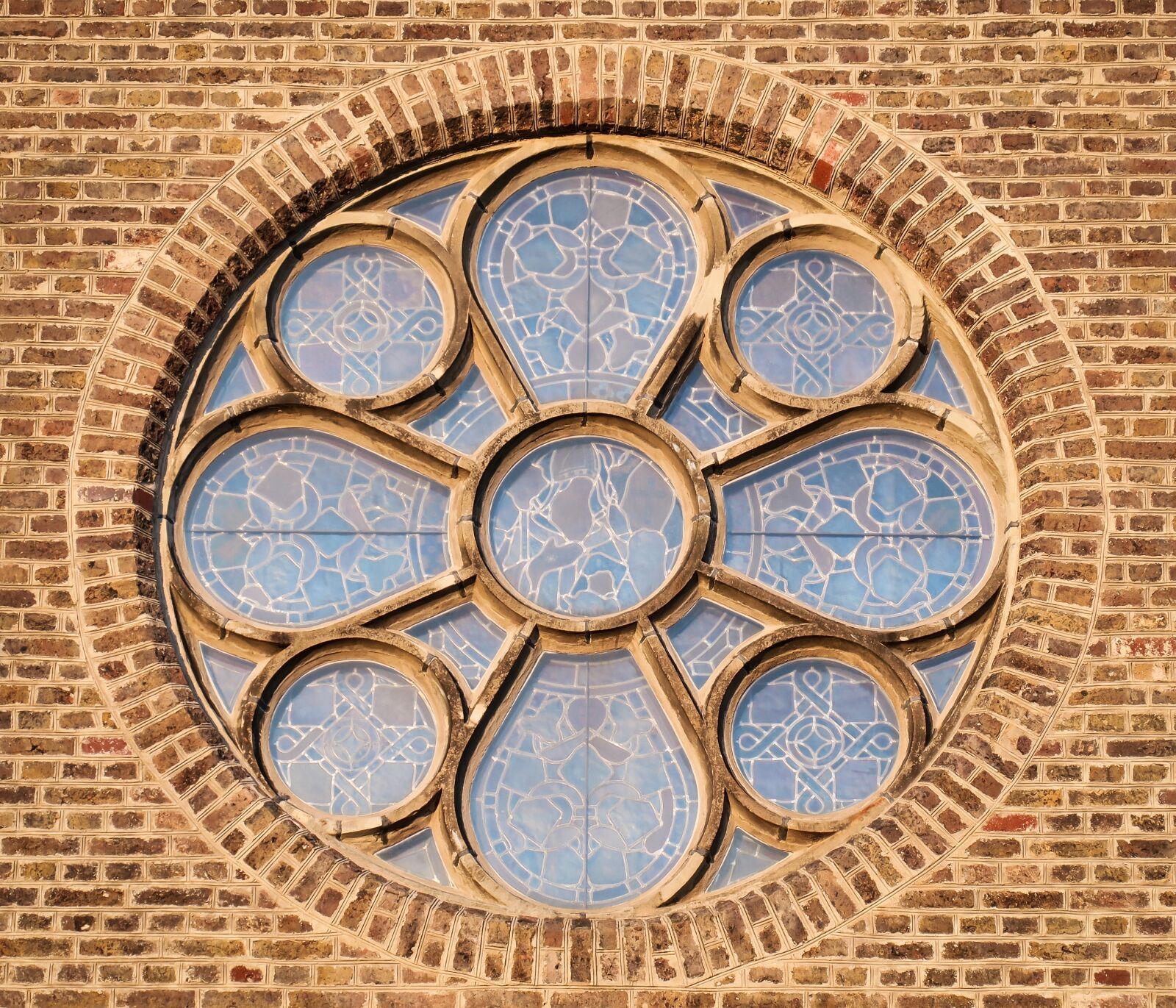 Canon PowerShot G3 X sample photo. Church window, rosette, window photography