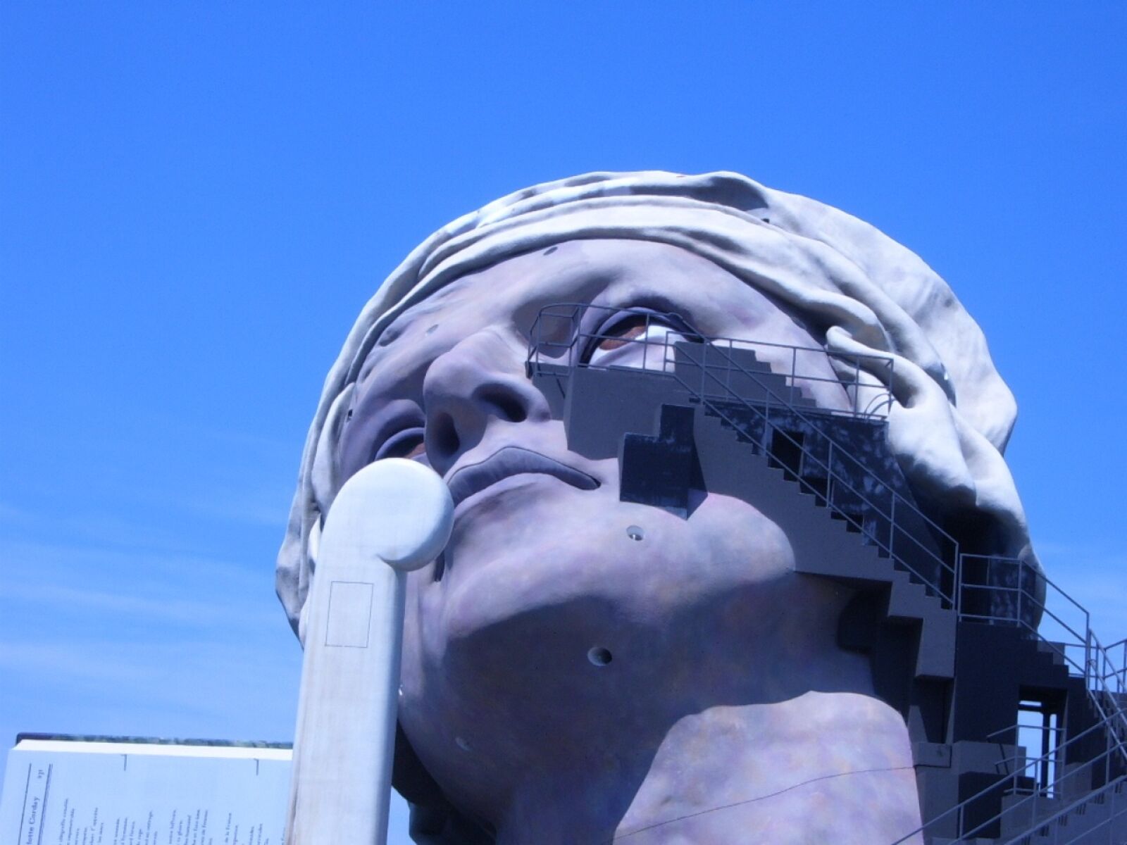 Samsung Digimax 430 / Kenox D430 sample photo. Statue, bregenz, face photography