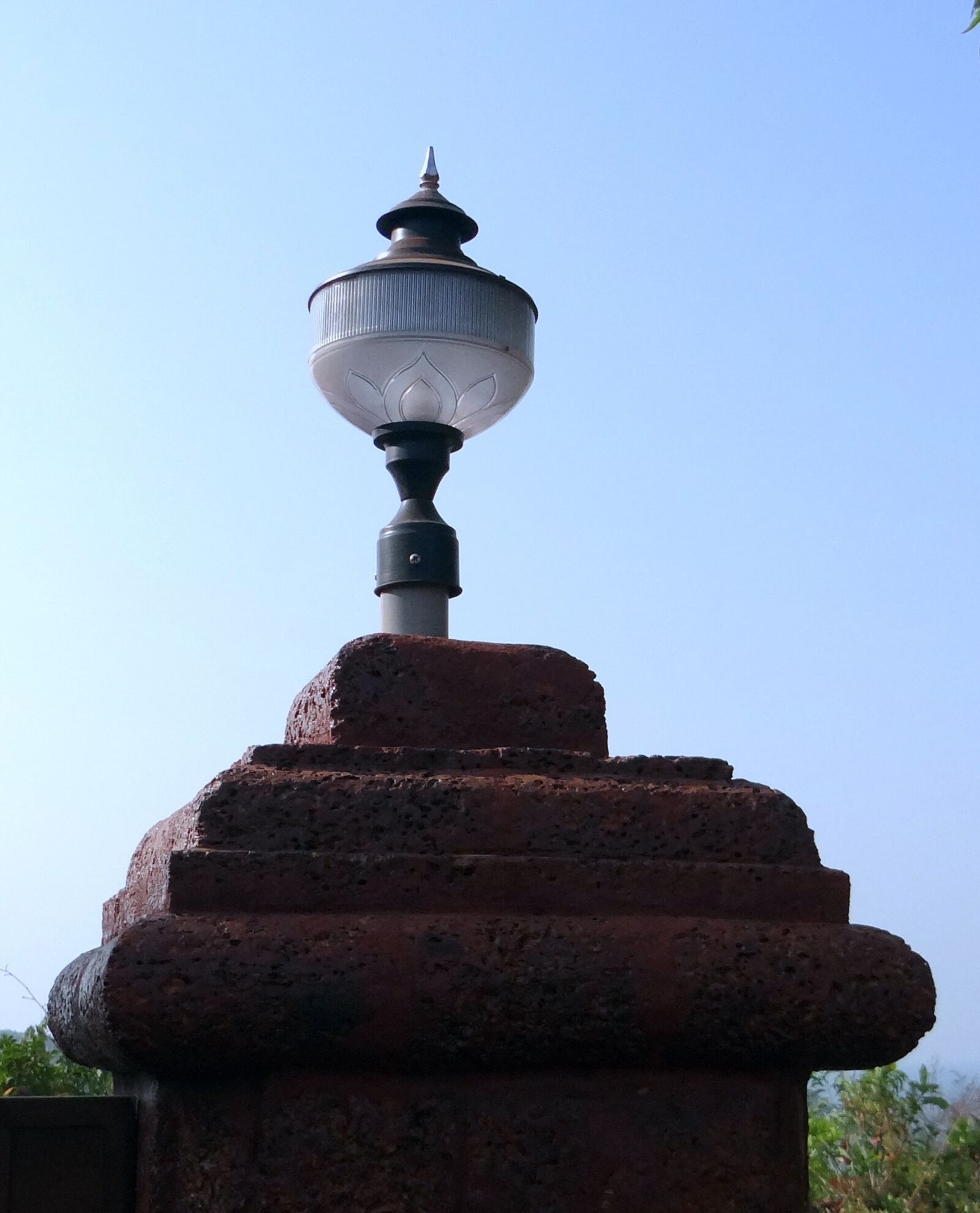 Sony DSC-HX200V sample photo. Lamp, gate lamp, architecture photography