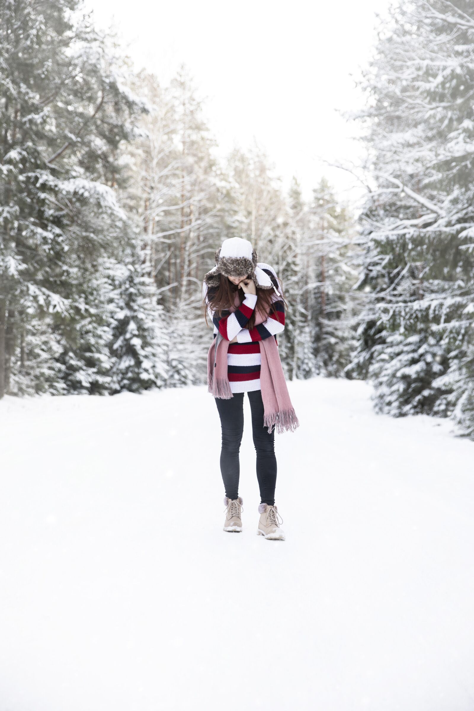 Canon EOS 5D Mark IV sample photo. Winter, snow, lady photography